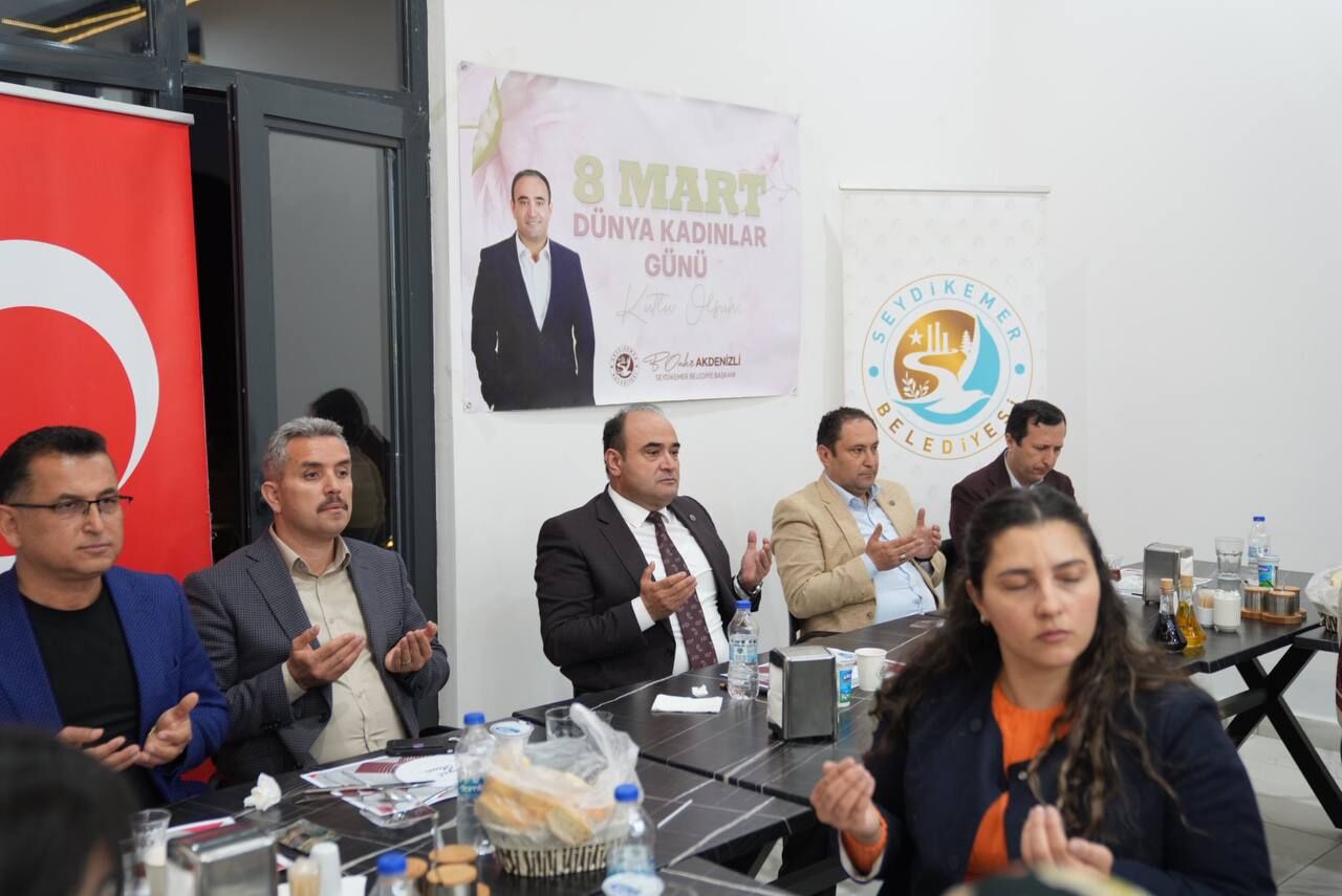 Başkan Akdenizli Belediyedeki Kadın Personelin Gününü Kutladı