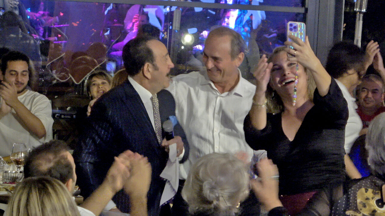 Mustafa Keser’den Hayal Kahvesi’nde Büyüleyici Performans