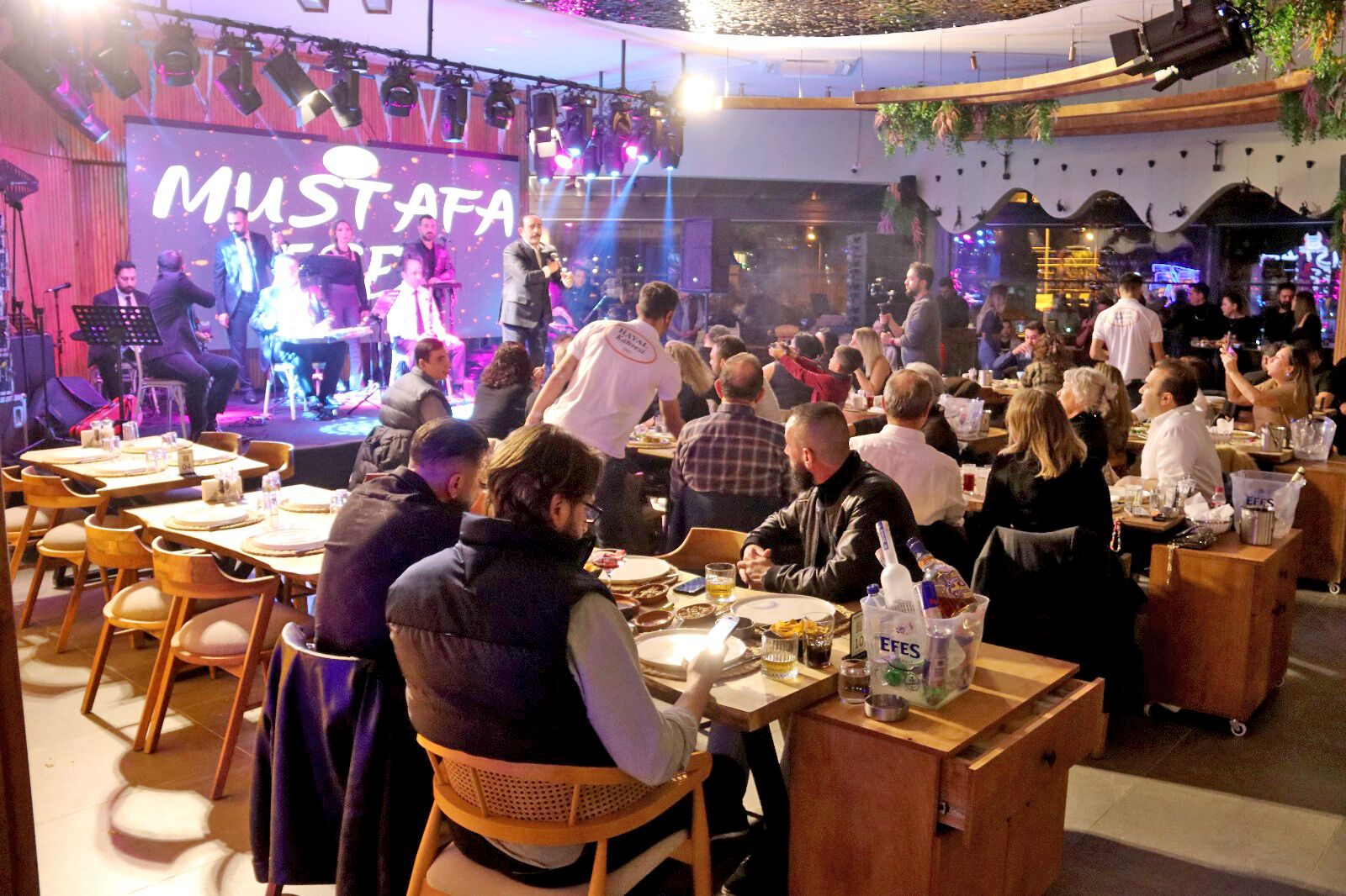 Mustafa Keser’den Hayal Kahvesi’nde Büyüleyici Performans