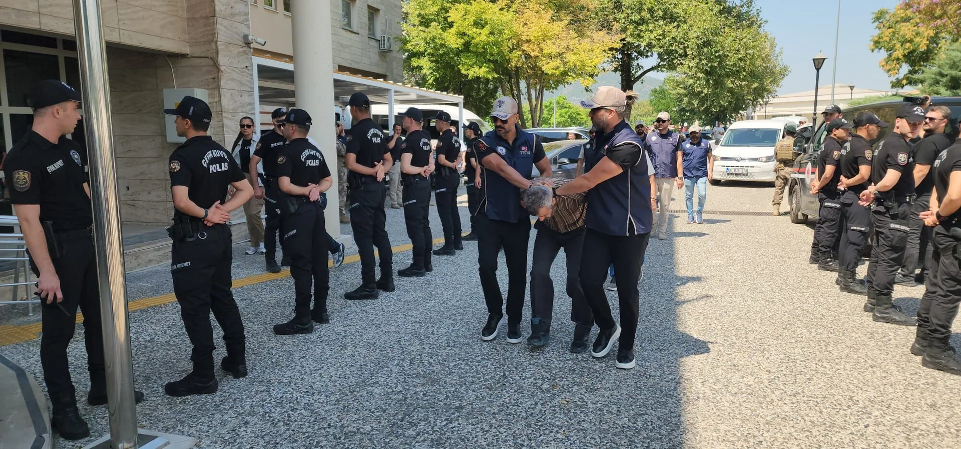 10 Yıldır Firardaydı, 4 Günlük Sorgunun Ardından Muğla'da Adliyeye Sevk Edildi