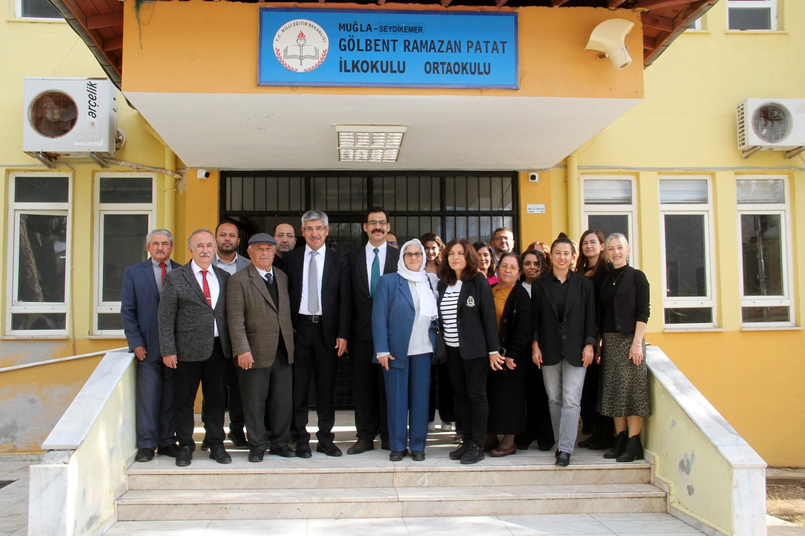 Rektör, Mezun Olduğu Okulda Kariyer Planlama Günlerine Katıldı