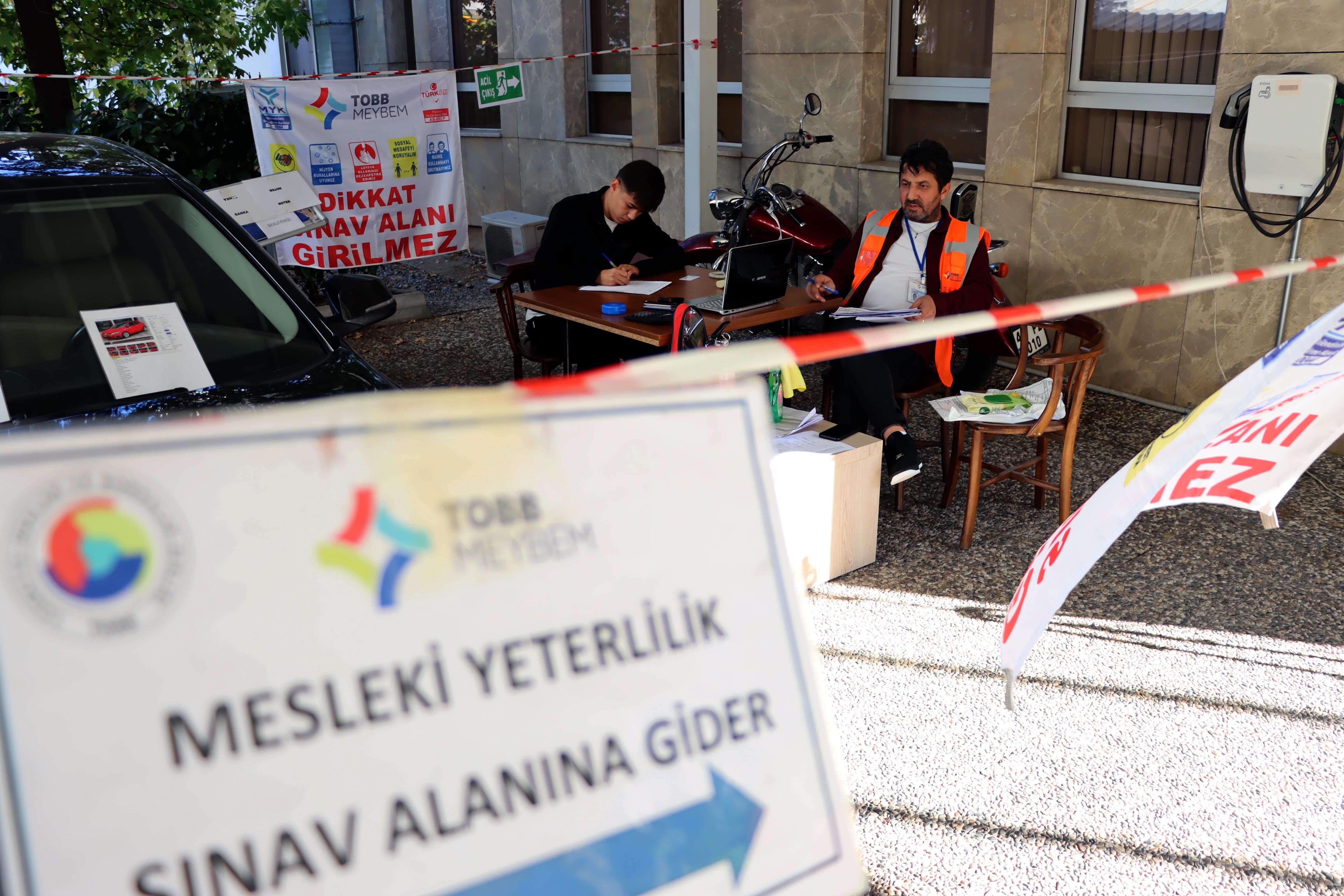 2. El Motorlu Kara Taşıtları Alım Satım Mesleki Yeterlilik Sınavı Yapıldı