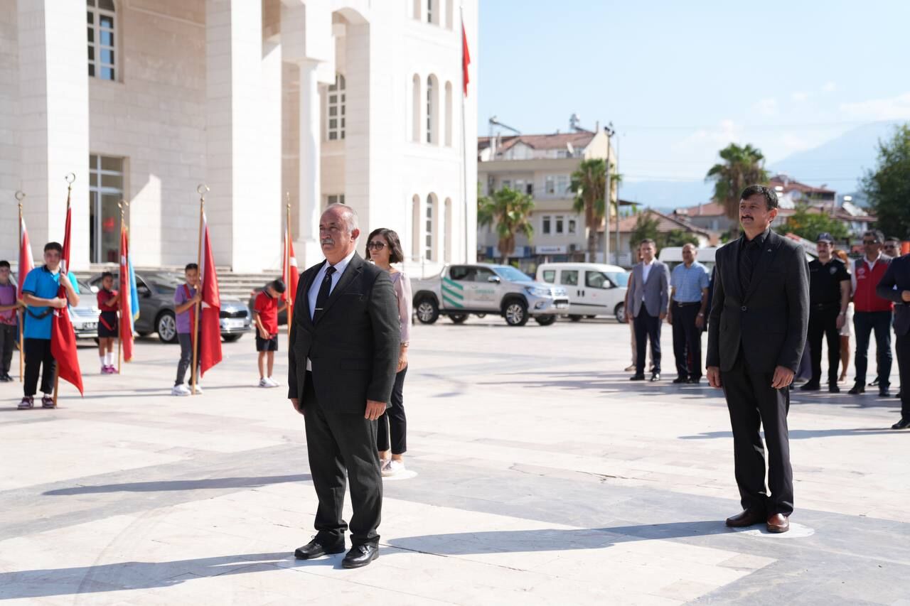 Seydikemer'de 2025-2026 Eğitim-Öğretim Yılı Çelenk Töreni Düzenlendi
