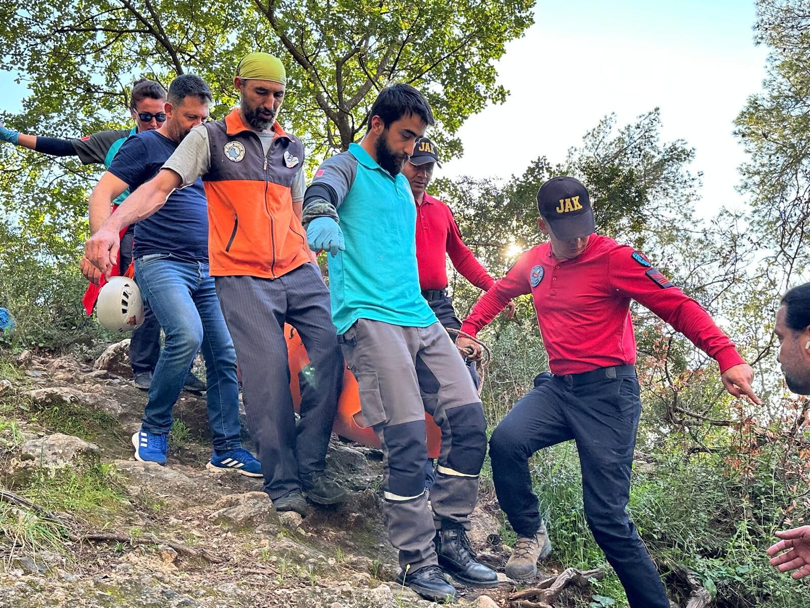 Yürüyüş Yaparken Düşüp Mahsur Kalan Kişi Kurtarıldı (8)