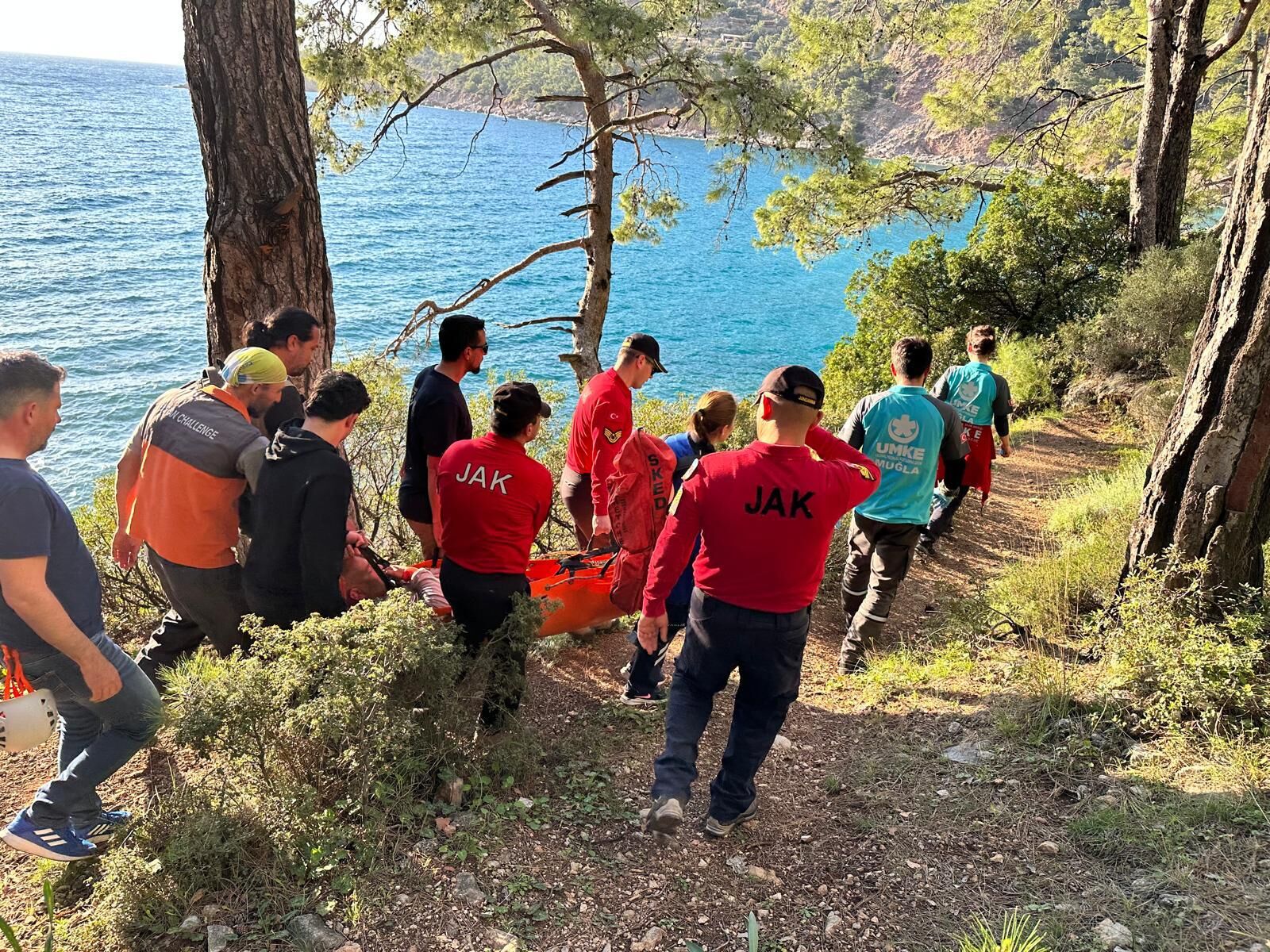 Yürüyüş Yaparken Düşüp Mahsur Kalan Kişi Kurtarıldı (16)