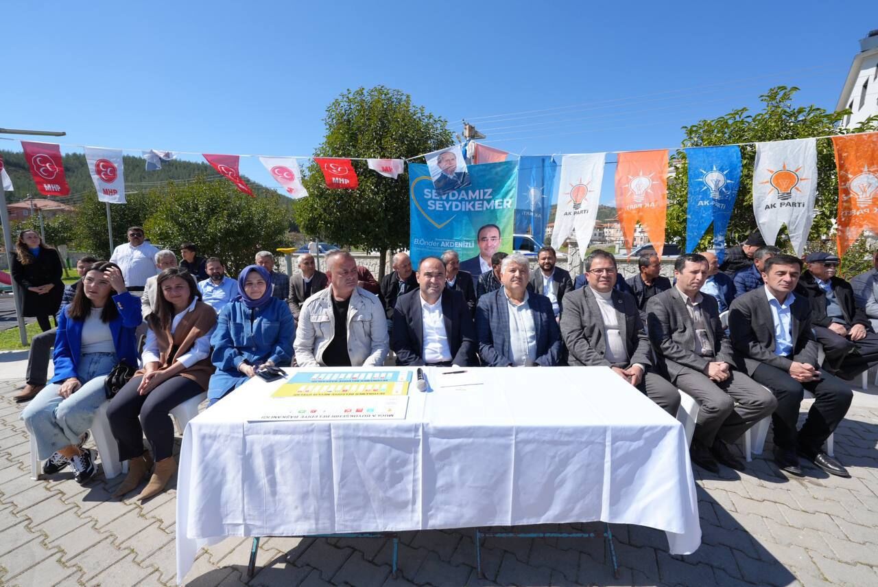 Akdeni̇zli̇, Seçi̇m Çalişmalarini Menekşe'de Sürdürdü (2)