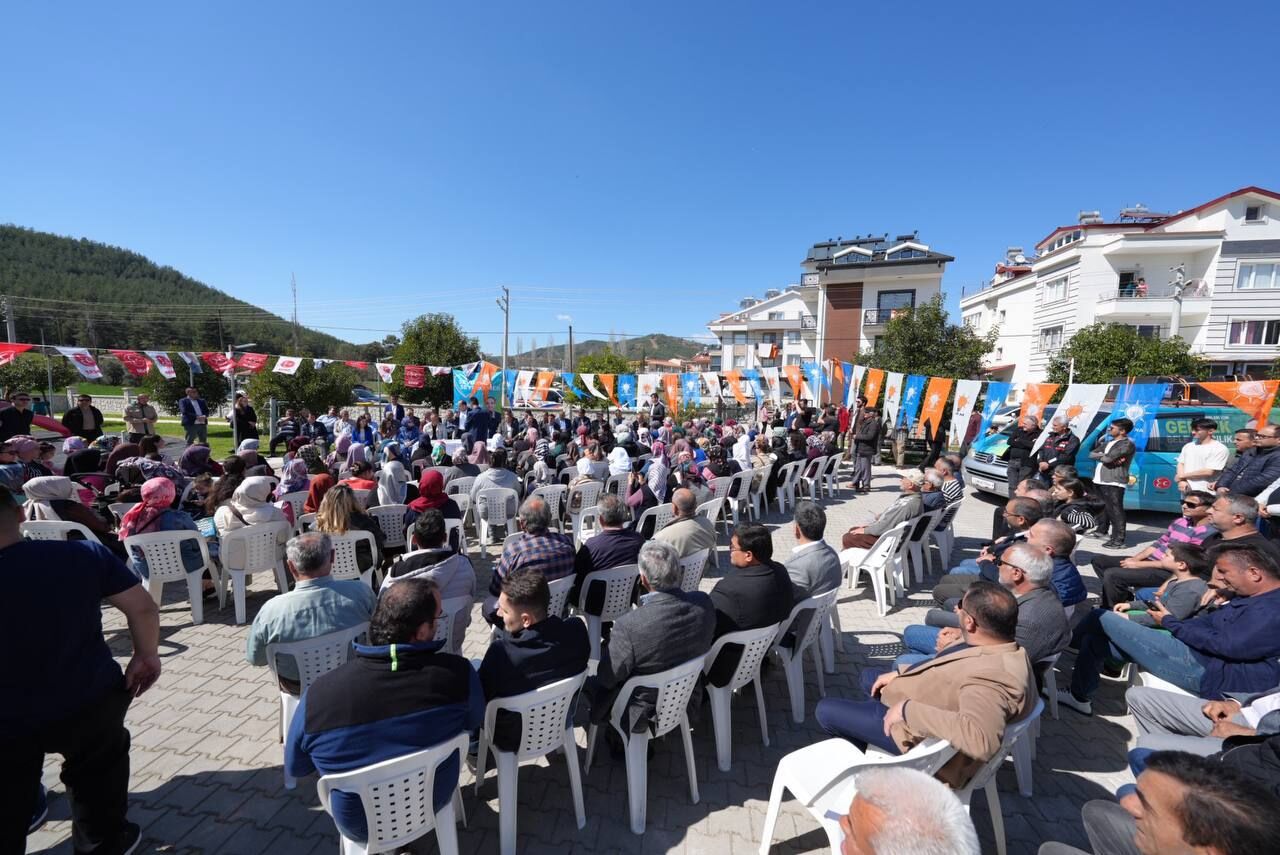 Akdeni̇zli̇, Seçi̇m Çalişmalarini Menekşe'de Sürdürdü (4)