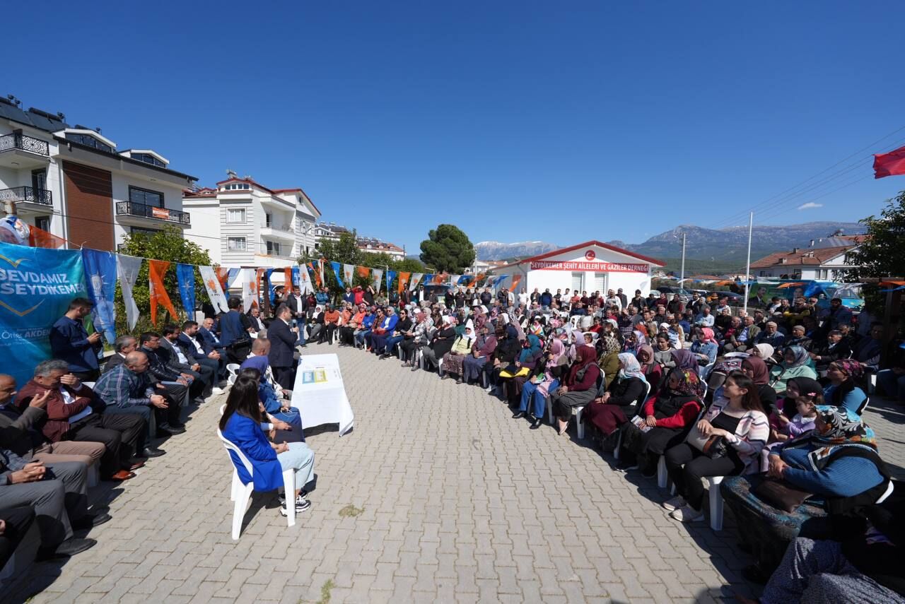 Akdeni̇zli̇, Seçi̇m Çalişmalarini Menekşe'de Sürdürdü (5)