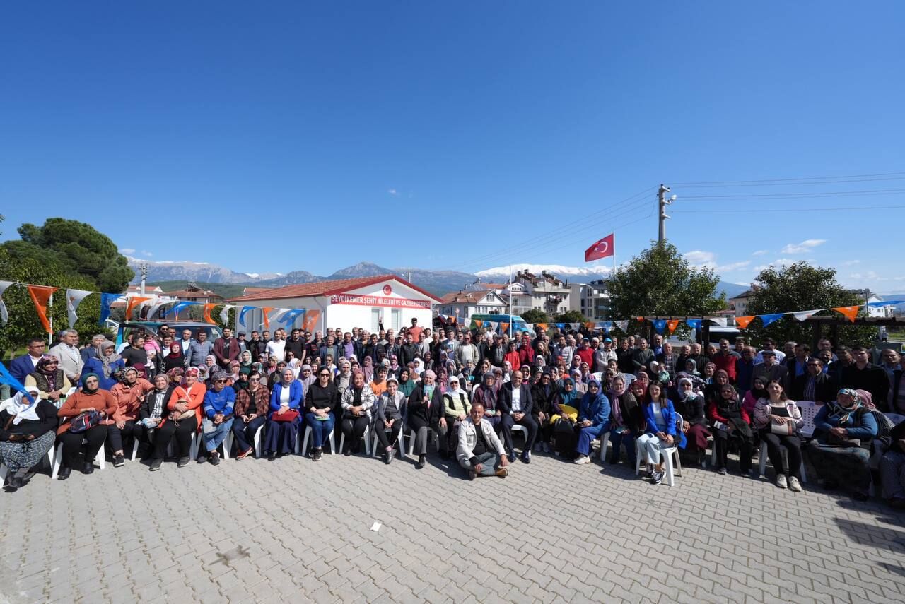 Akdeni̇zli̇, Seçi̇m Çalişmalarini Menekşe'de Sürdürdü (6)