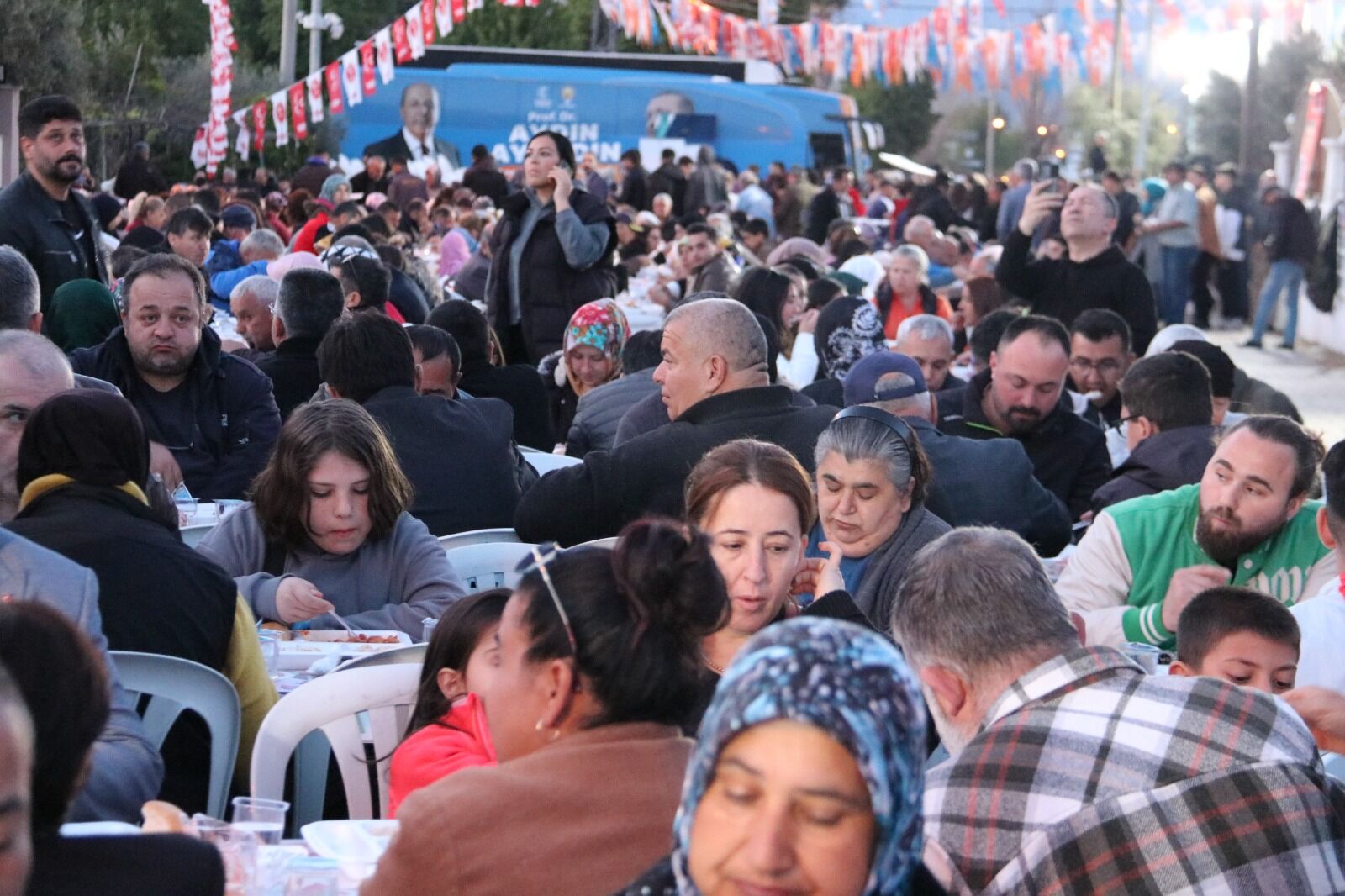Kökten, Fethiye'de 5 Bin Kişilik İftar Yemeği Verdi (2)