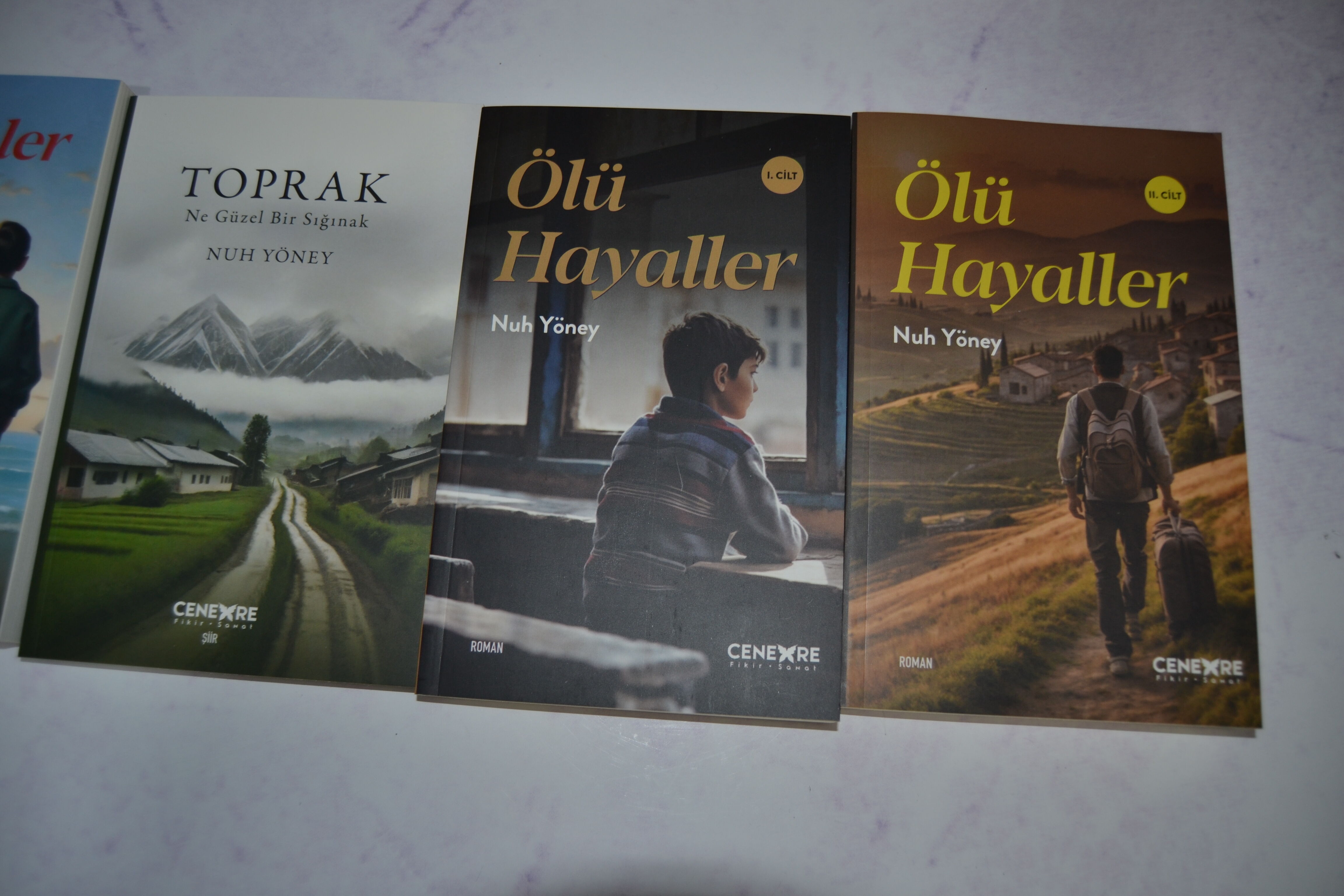 D S C 0008