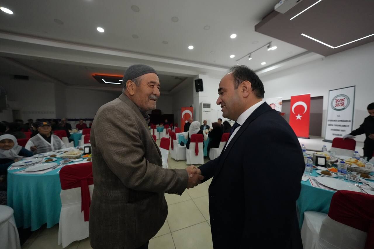 Akdeni̇zli̇, Şehi̇t Ai̇leleri̇ Ve Gazi̇lerle İftar Sofrasinda Buluştu (3)