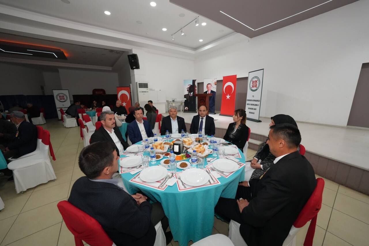 Akdeni̇zli̇, Şehi̇t Ai̇leleri̇ Ve Gazi̇lerle İftar Sofrasinda Buluştu (5)
