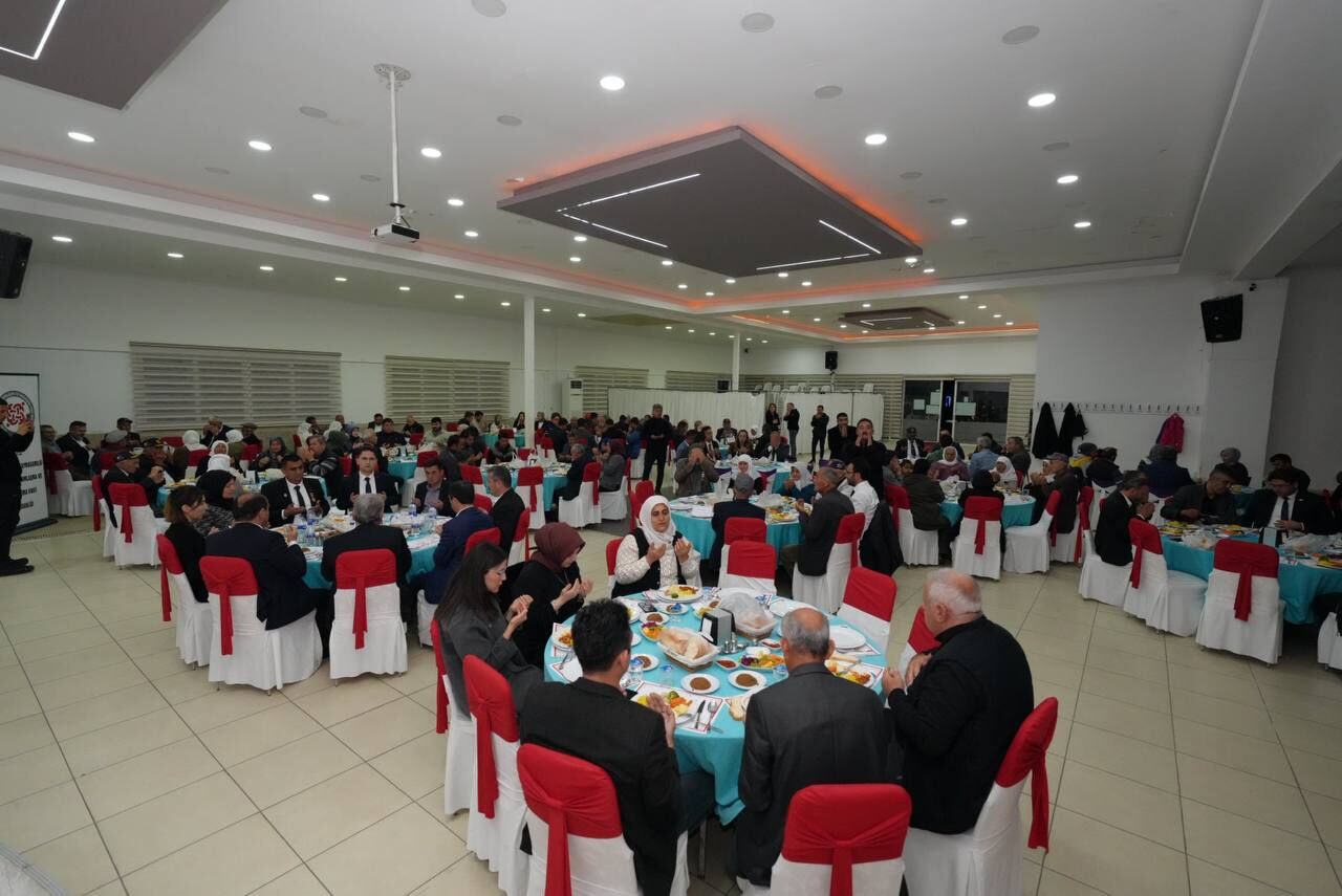 Akdeni̇zli̇, Şehi̇t Ai̇leleri̇ Ve Gazi̇lerle İftar Sofrasinda Buluştu (8)