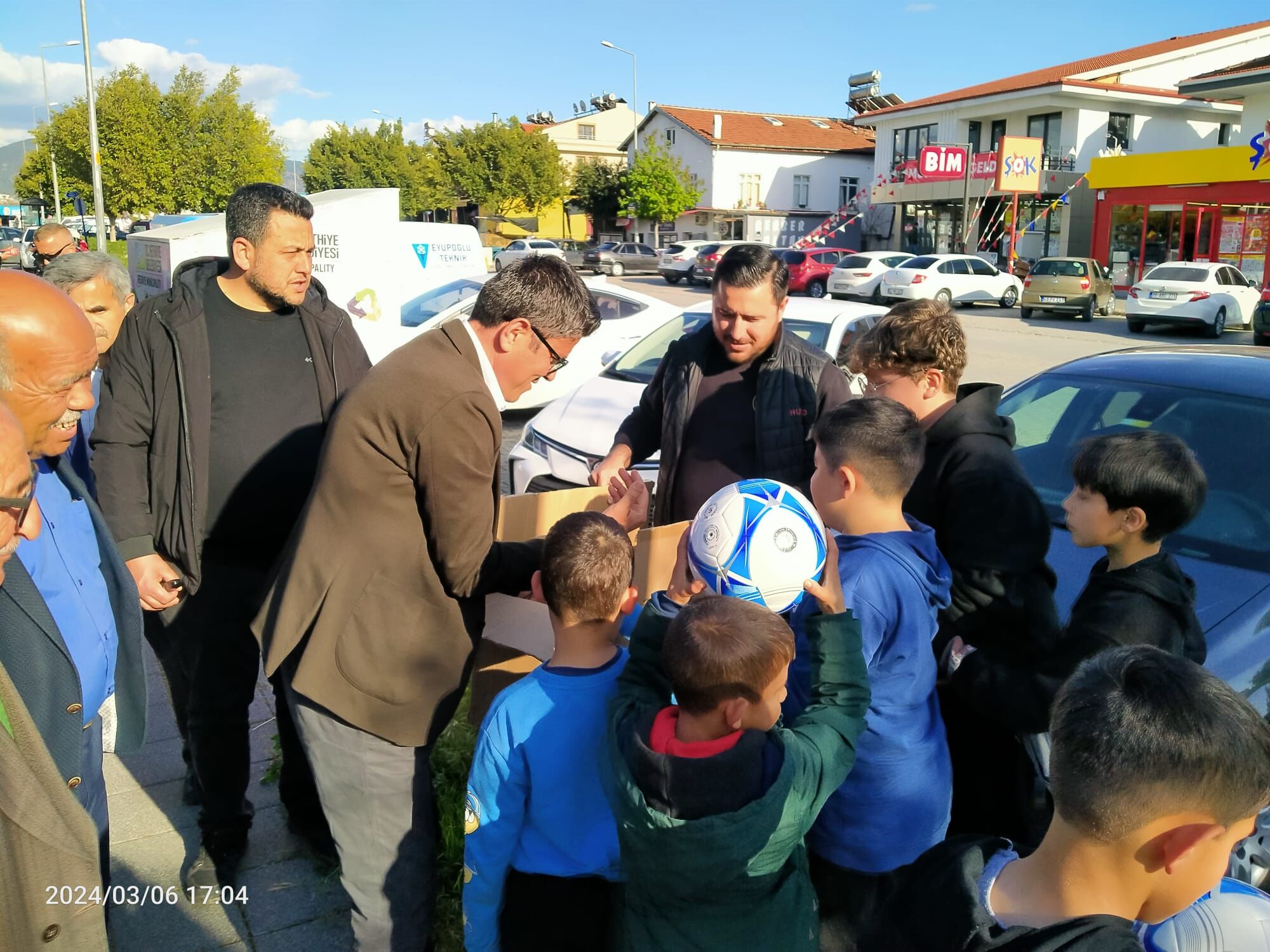Kökten Çocuklara Top Hediye Etti (10)