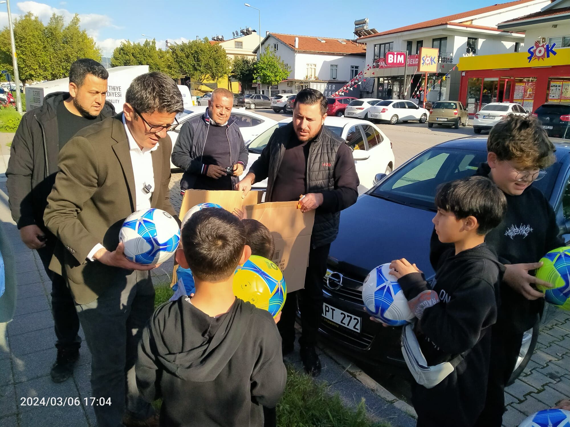 Kökten Çocuklara Top Hediye Etti (13)