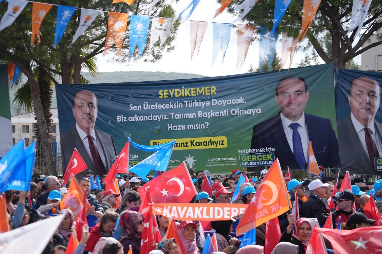 Cumhurbaşkani Erdoğan Akdeni̇zli̇ İle El Ele (10)