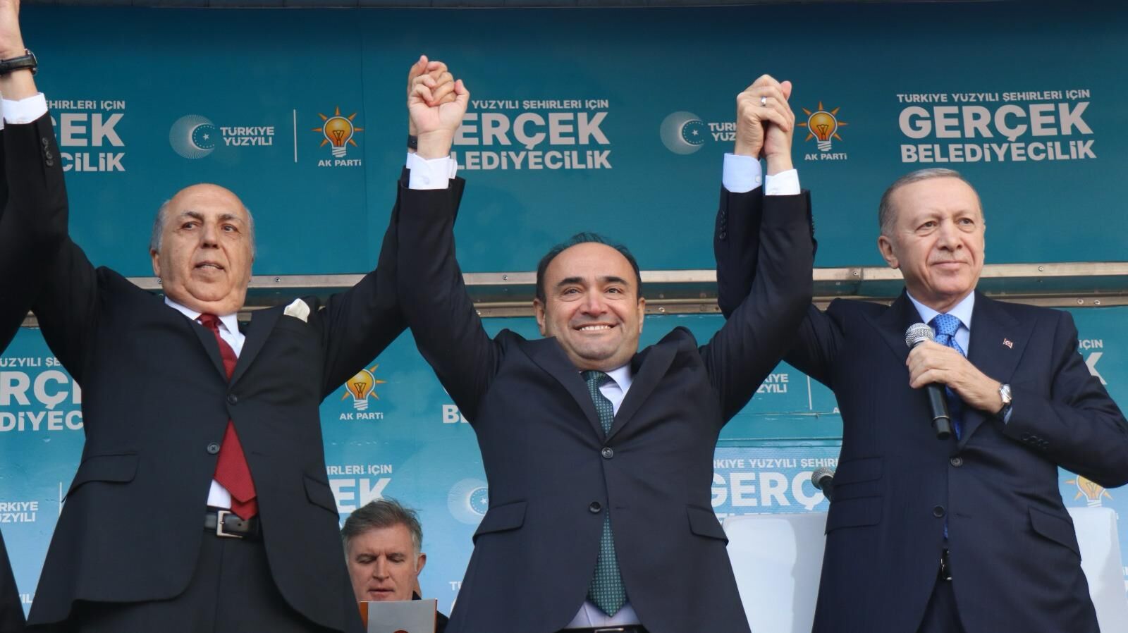 Cumhurbaşkani Erdoğan Akdeni̇zli̇ İle El Ele (3)