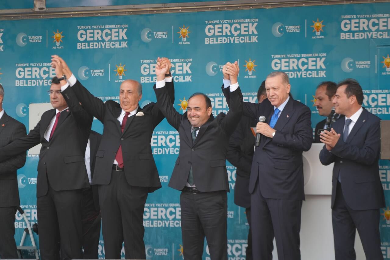 Cumhurbaşkani Erdoğan Akdeni̇zli̇ İle El Ele (7)