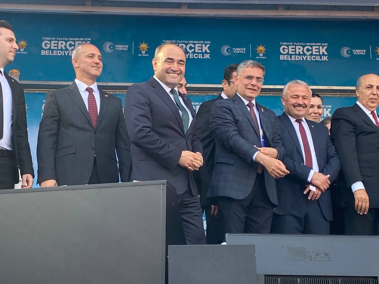 Cumhurbaşkani Erdoğan Akdeni̇zli̇ İle El Ele (8)