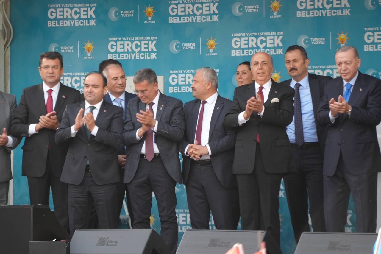 Cumhurbaşkani Erdoğan Akdeni̇zli̇ İle El Ele (9)