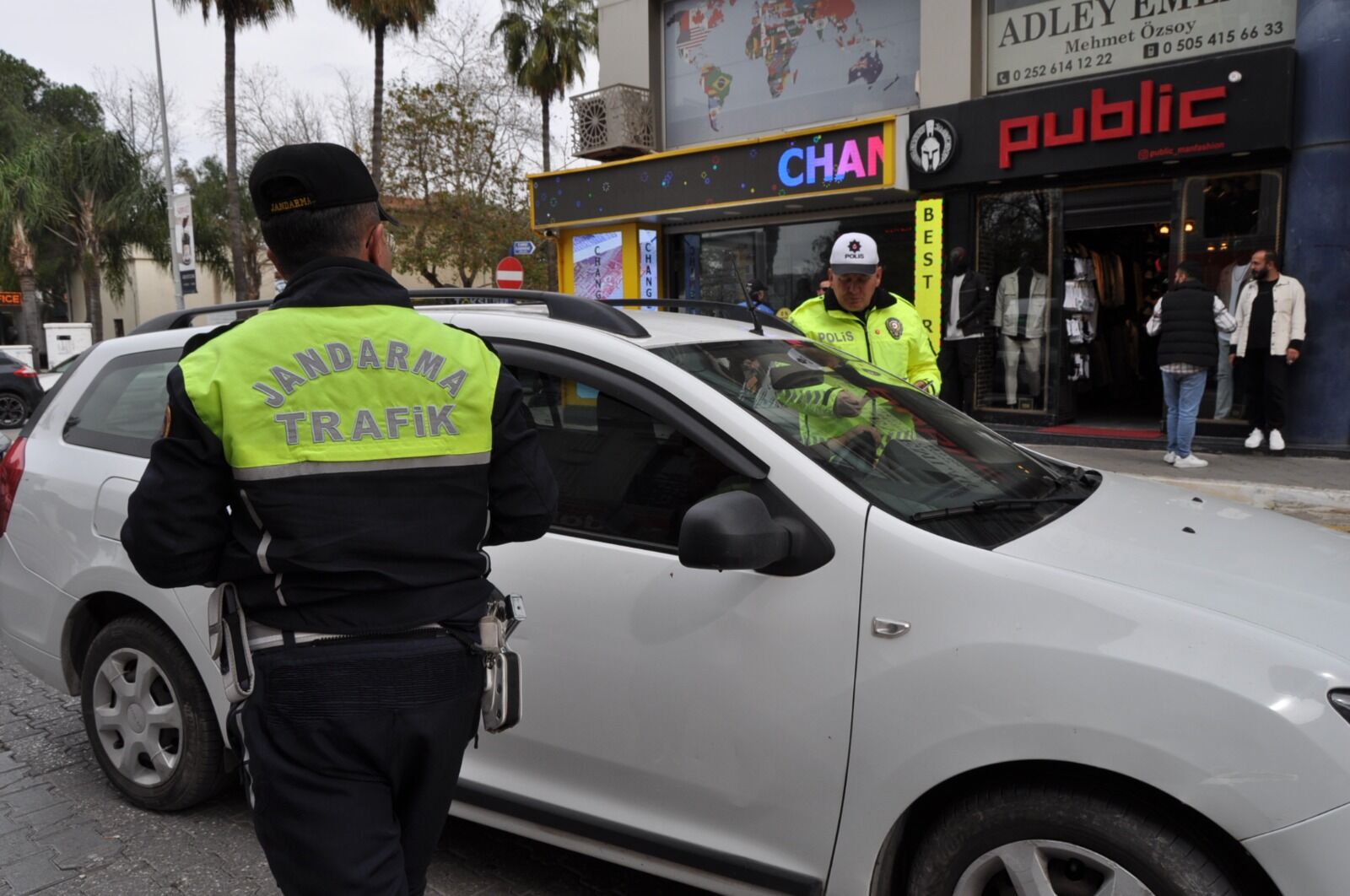 Fethiye’de Polis Ve Jandarma’dan “Yayalara Öncelik” Bilgilendirmesi (1)