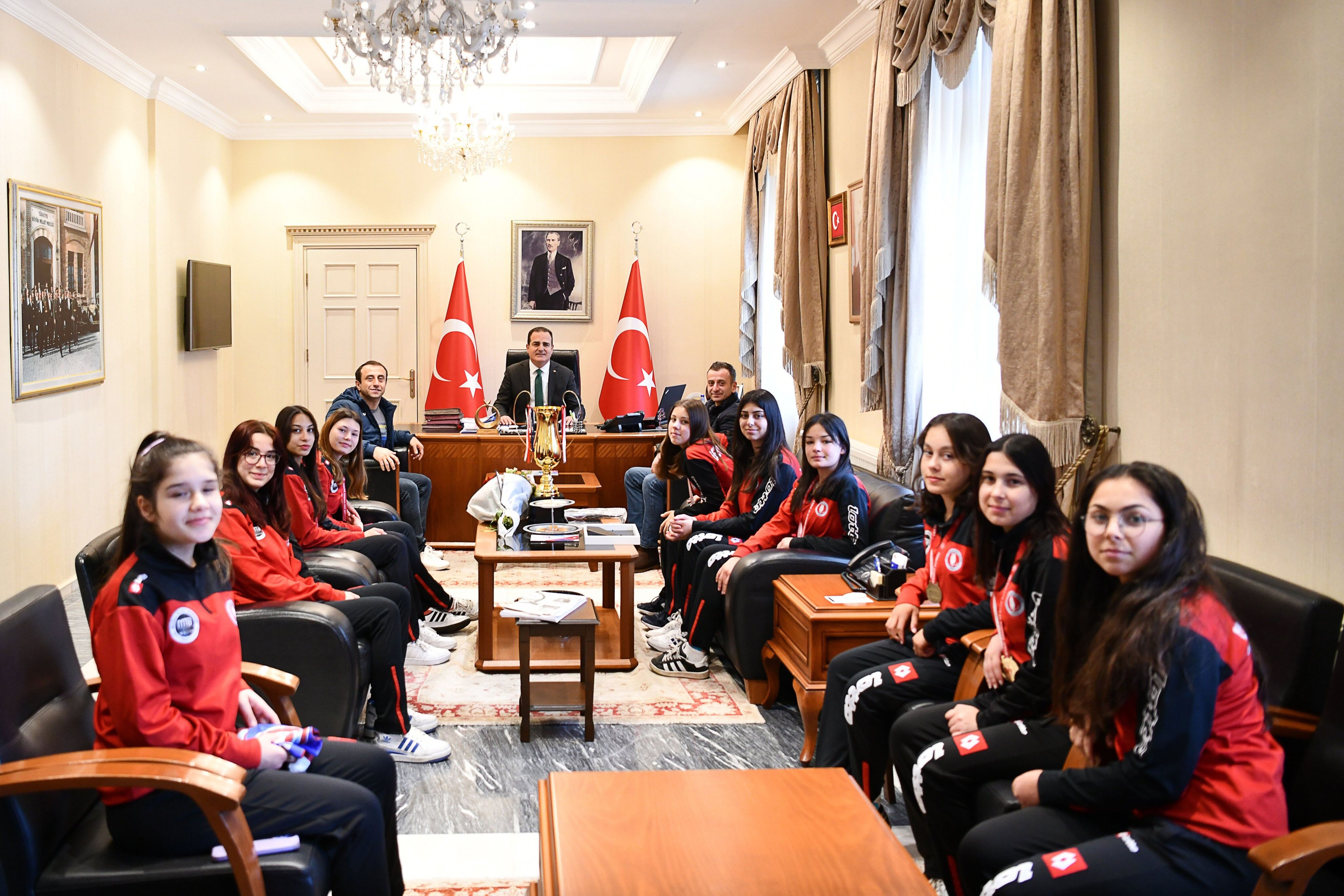 Şampiyonlardan Vali Akbıyık’a Ziyaret (1)