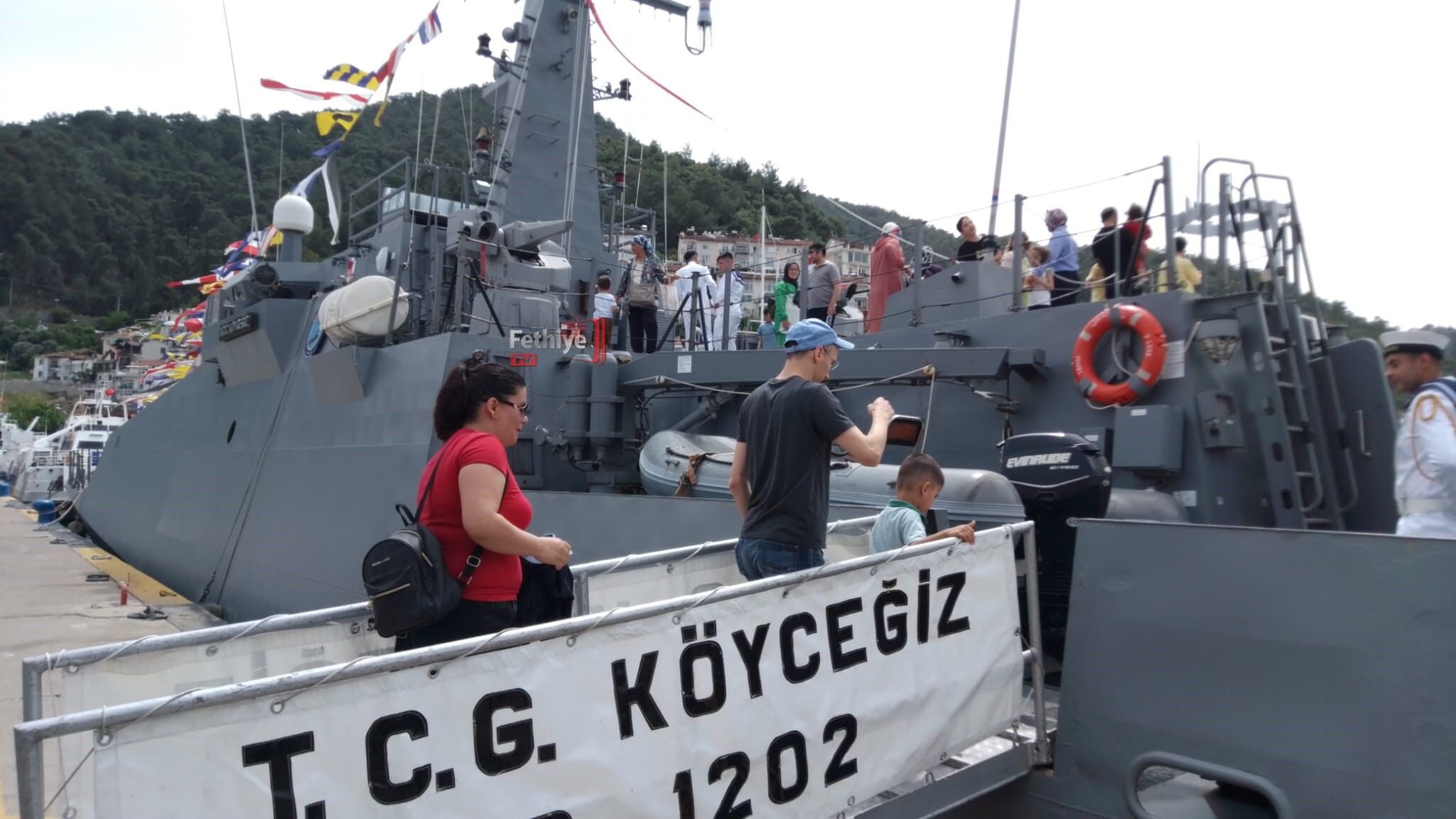 Halkın Ziyaretine Açılan, Askeri Gemiye Büyük İlgi Oldu (9)