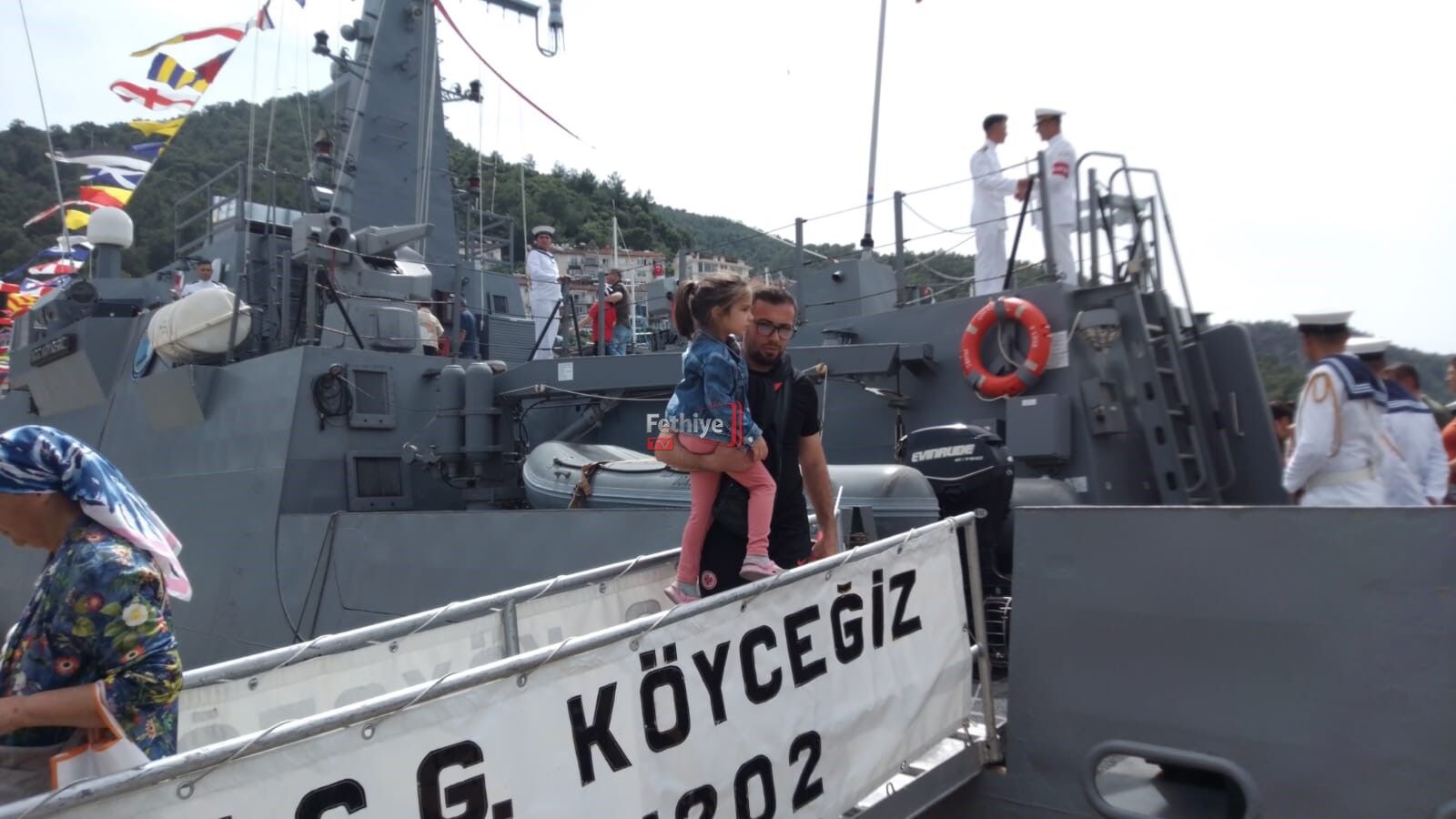 Halkın Ziyaretine Açılan, Askeri Gemiye Büyük İlgi Oldu (8)