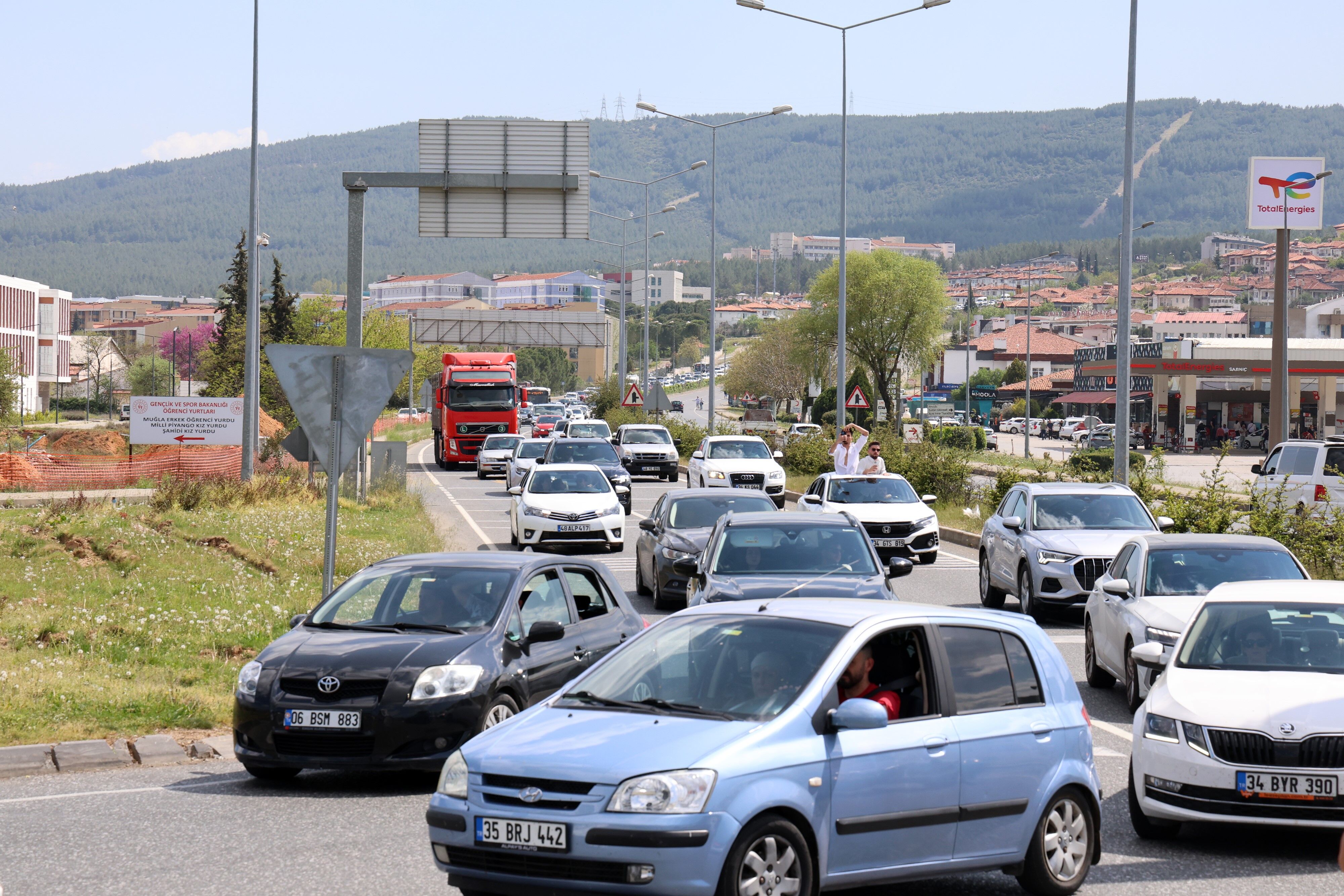 Tatilcilerin Araç Kuyruğunun Sonu Görünmüyor (6)