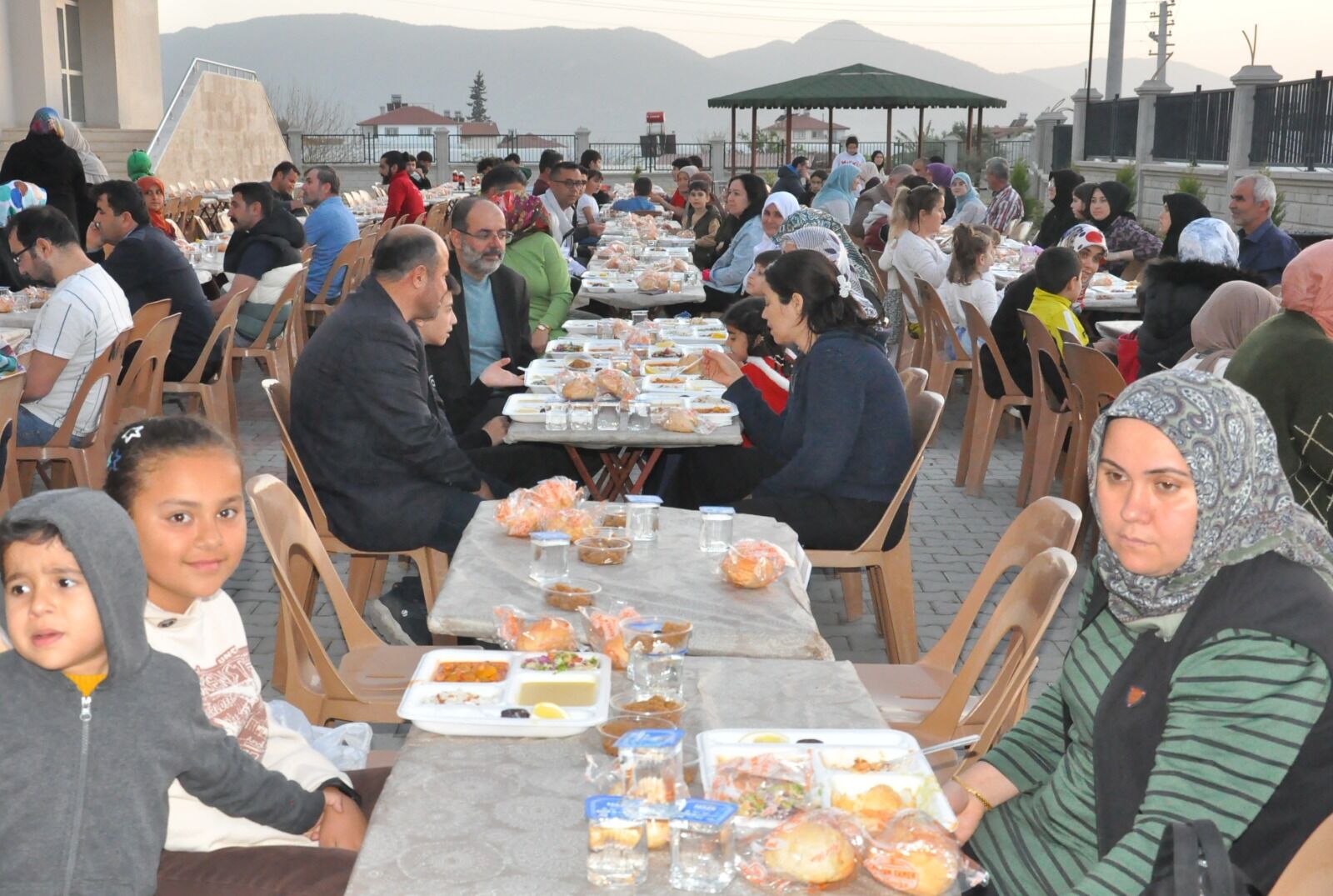 Hafız İho Öğrenci Velileri Okulda İftarda Bir Araya Geldiler (13)