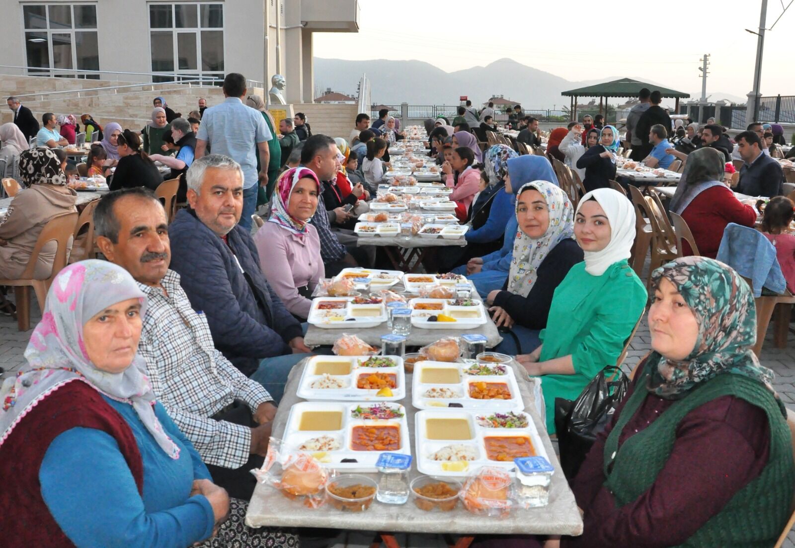 Hafız İho Öğrenci Velileri Okulda İftarda Bir Araya Geldiler (12)