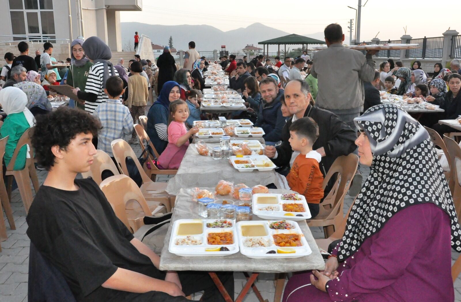 Hafız İho Öğrenci Velileri Okulda İftarda Bir Araya Geldiler (11)