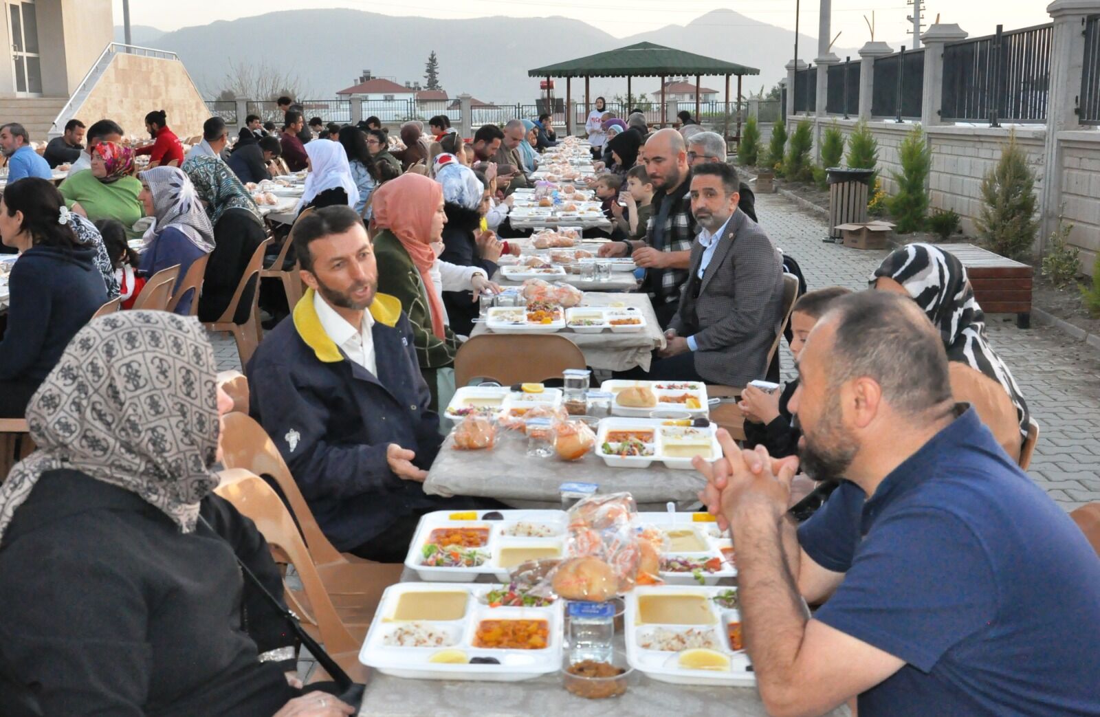 Hafız İho Öğrenci Velileri Okulda İftarda Bir Araya Geldiler (8)