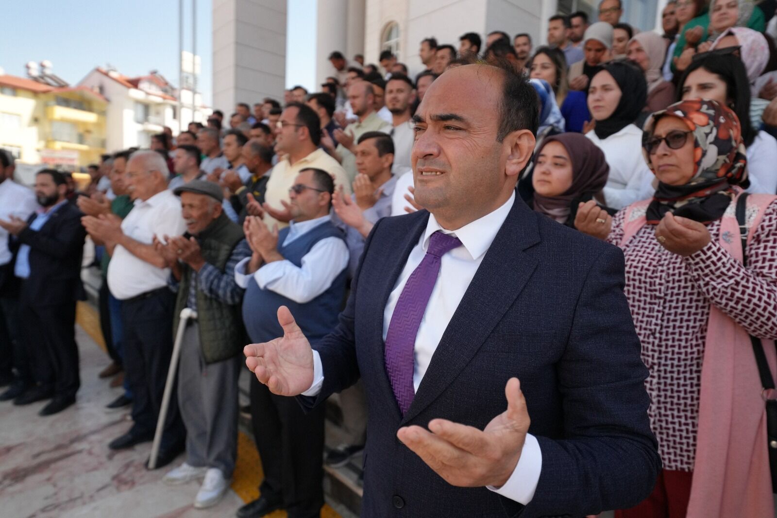 Başkan Akdeni̇zli̇, Yeni̇ Dönemi̇ni̇n İlk Gününde Coşkuyla Karşilandi (5)