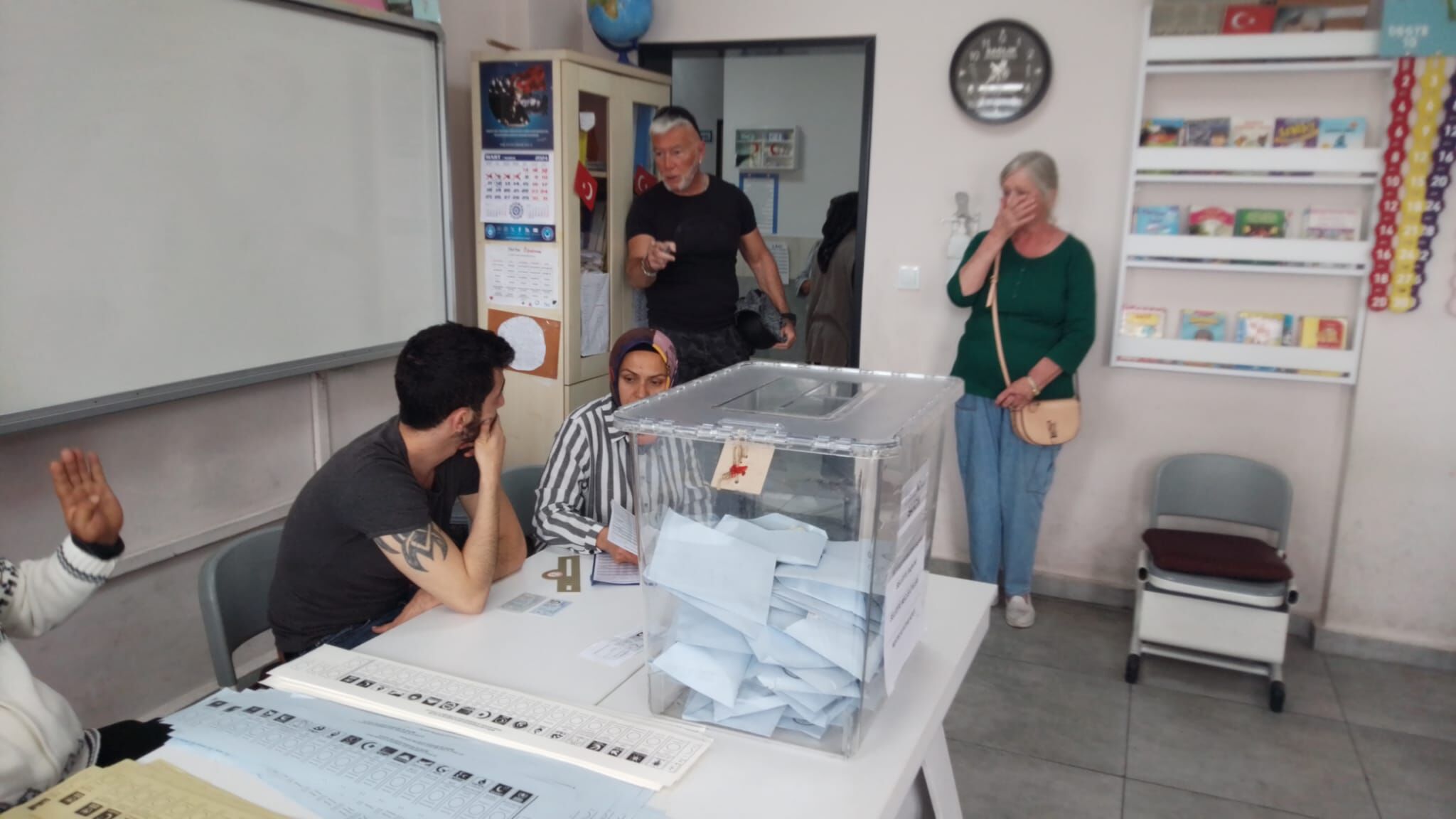 Fethiye’de Yaşayan Yerleşik Yabancılarda Oylarını Kullandı (6)
