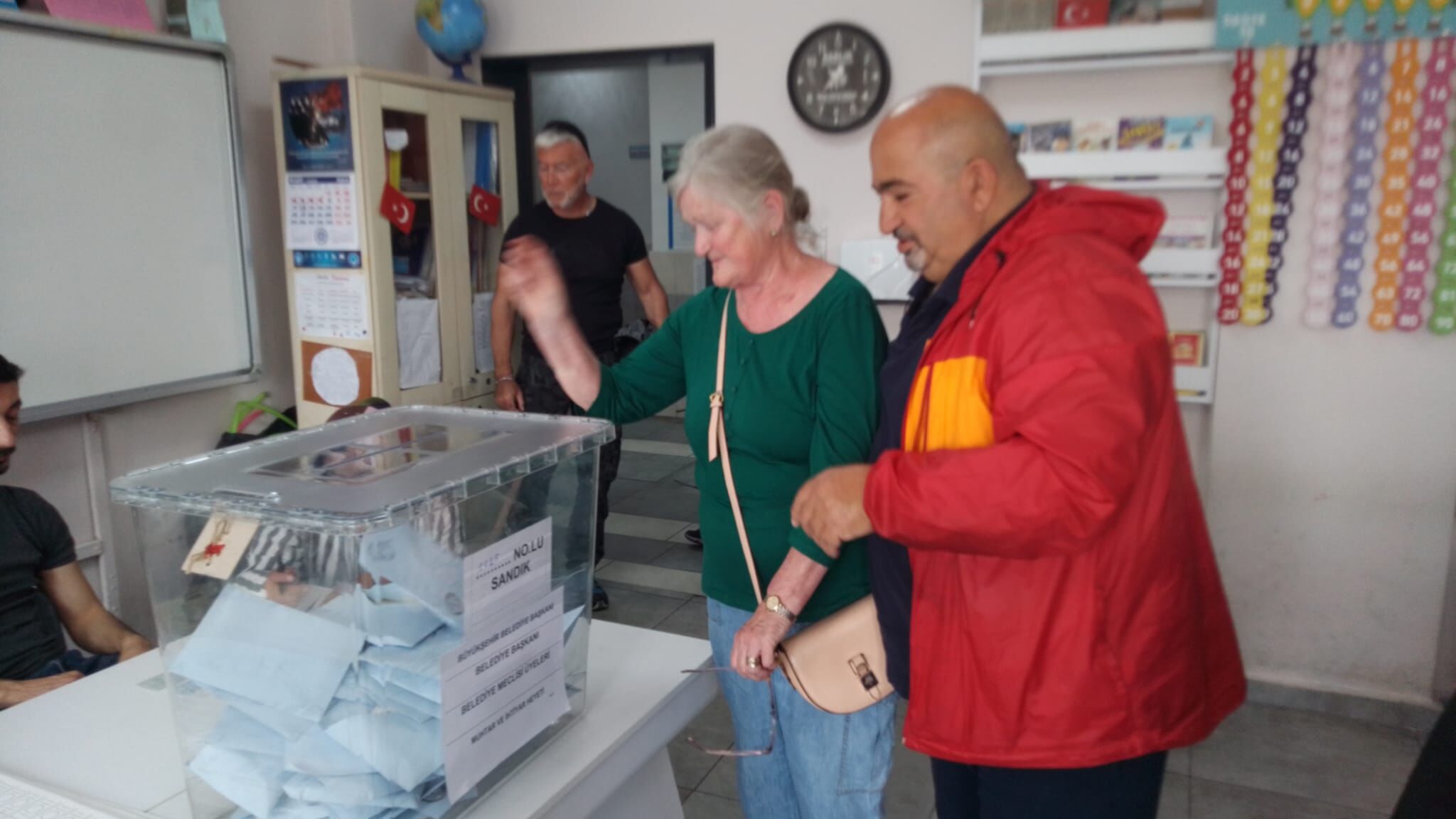 Fethiye’de Yaşayan Yerleşik Yabancılarda Oylarını Kullandı (4)