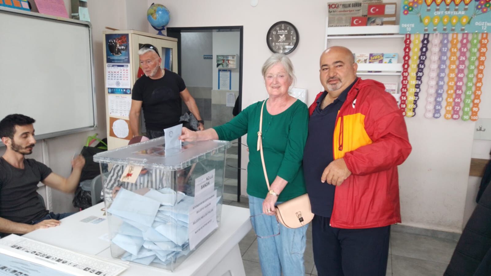 Fethiye’de Yaşayan Yerleşik Yabancılarda Oylarını Kullandı (1)