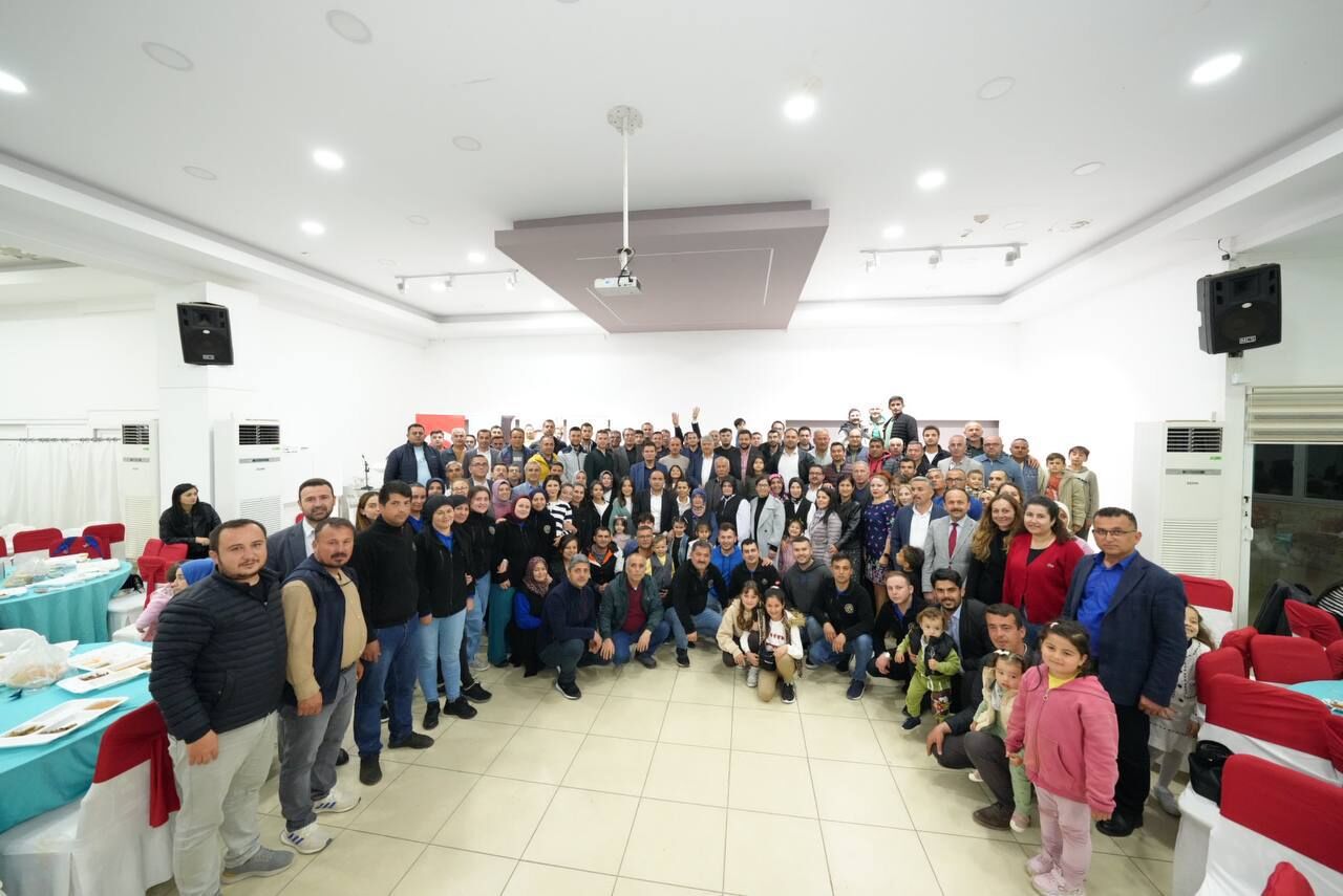 Başkan Akdeni̇zli̇, Beledi̇ye Personeli̇ İftar Verdi̇ (2)