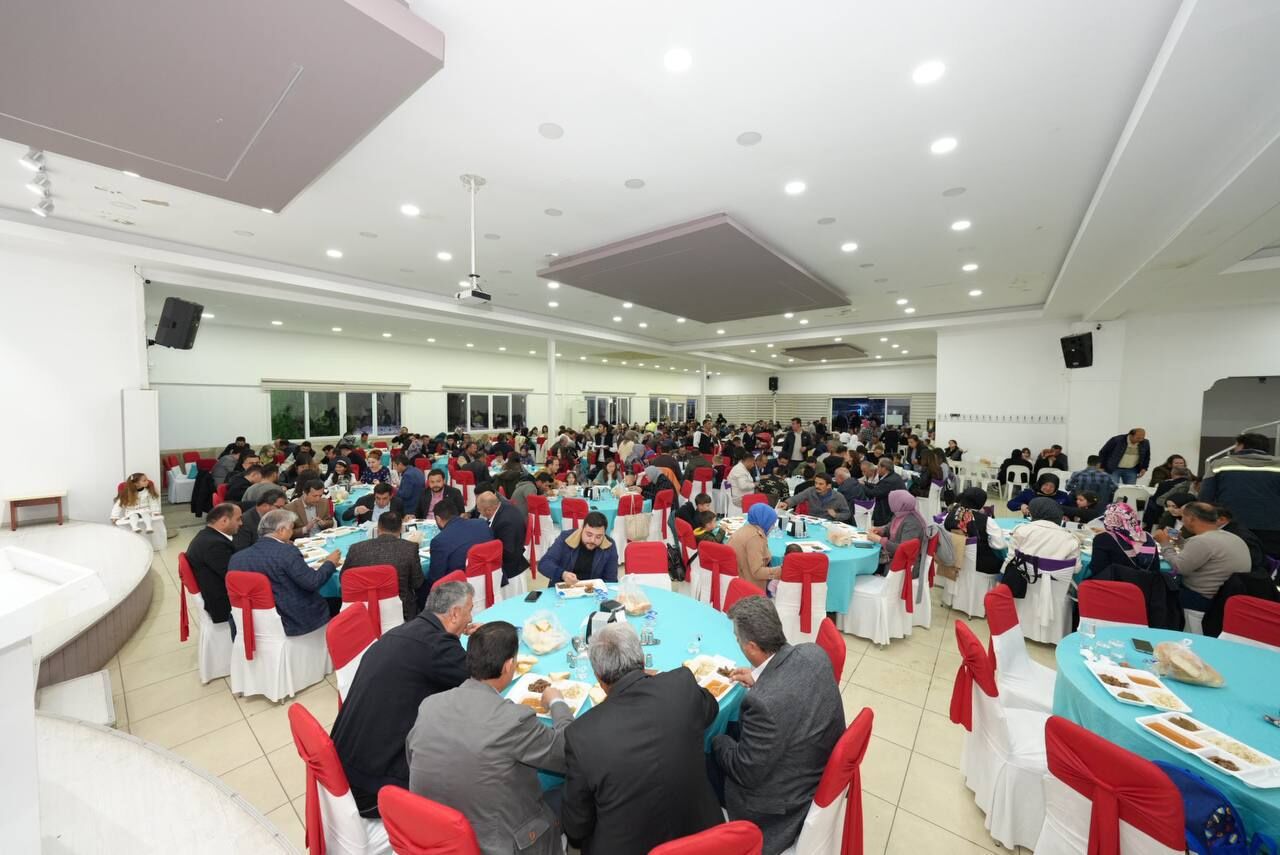 Başkan Akdeni̇zli̇, Beledi̇ye Personeli̇ İftar Verdi̇ (8)