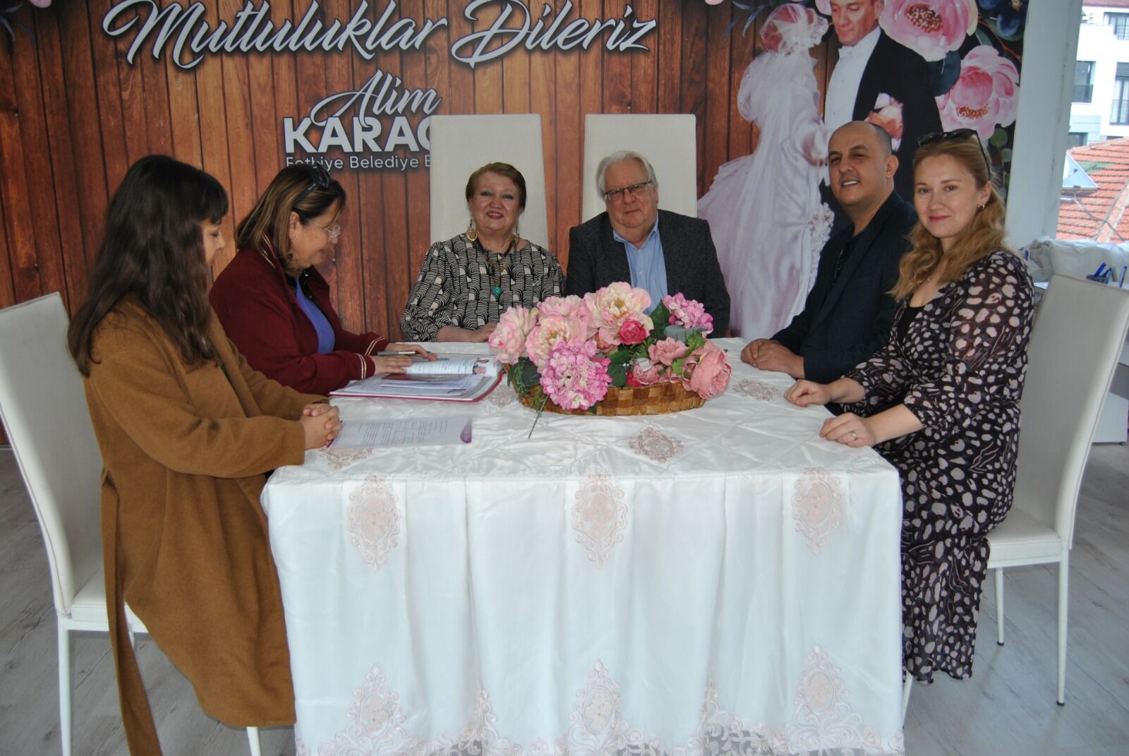 25 Yıllık Sevginin İmzaları Fethiye'de Kalplere Atıldı