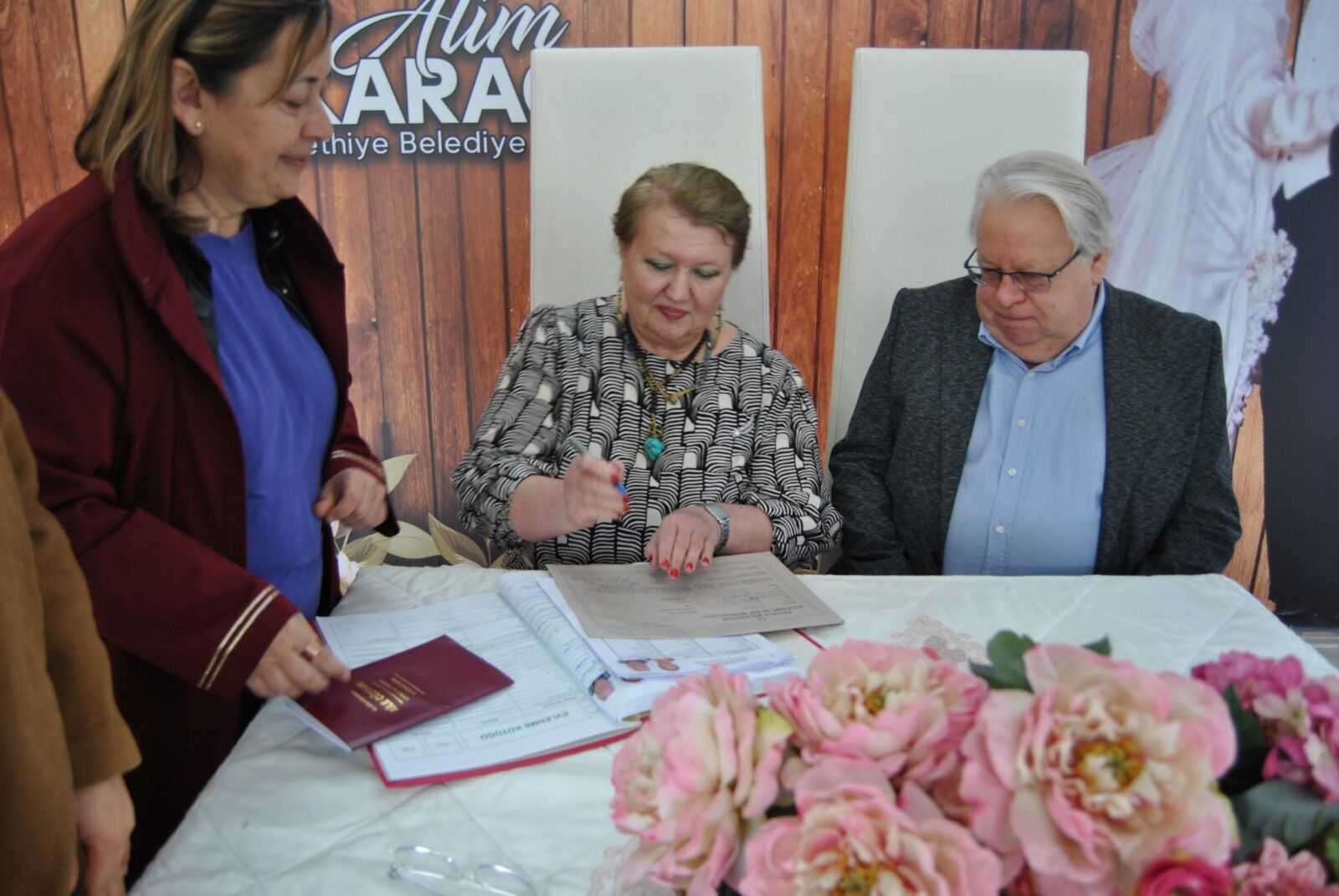 25 Yıllık Sevginin İmzaları Fethiye'de Kalplere Atıldı