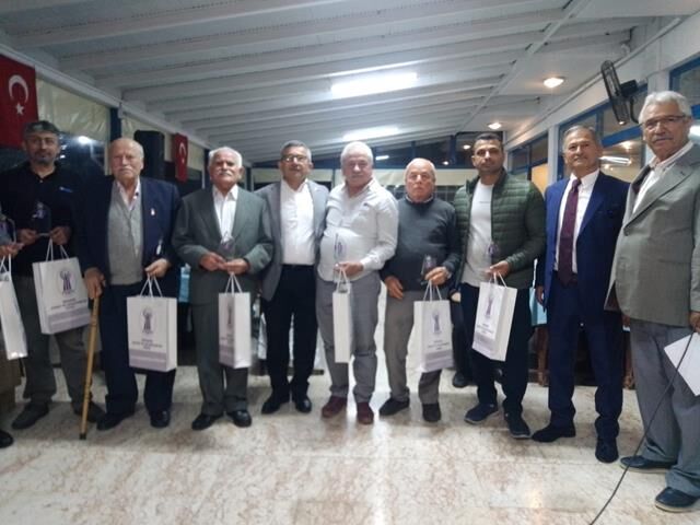 Fethiye'de 40 Yılı Dolduran Üyelere Plaket