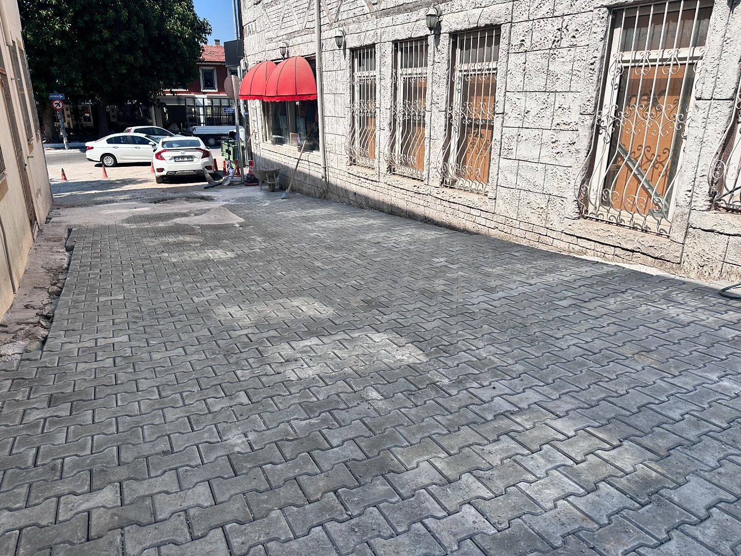 Kesikkapı Mahallesi’nde Alt Ve Üst Yapı Çalışmaları Sürüyor