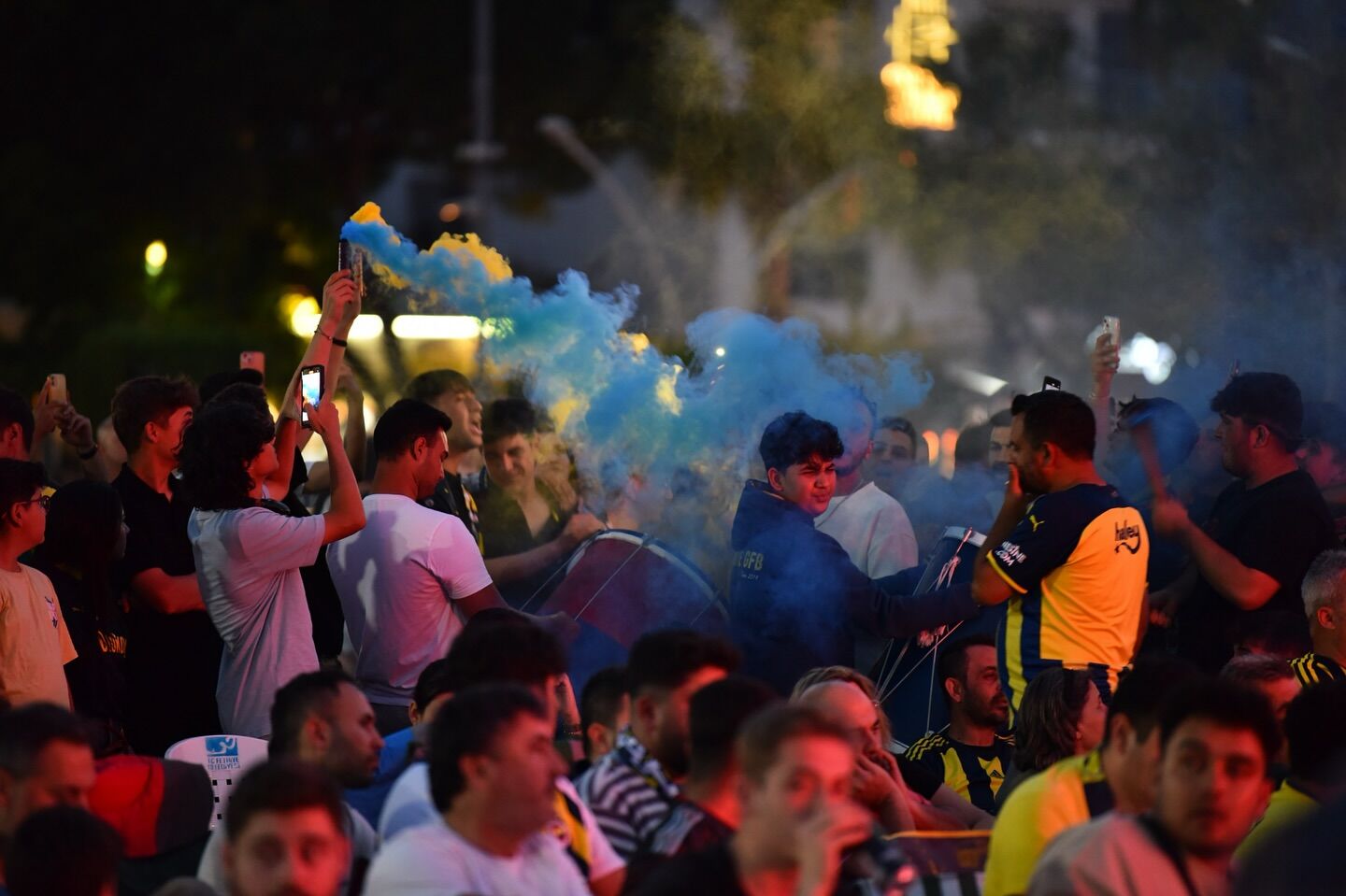 Fethiye Beşkaza Meydanı'nda Fenerbahçe Coşkusu