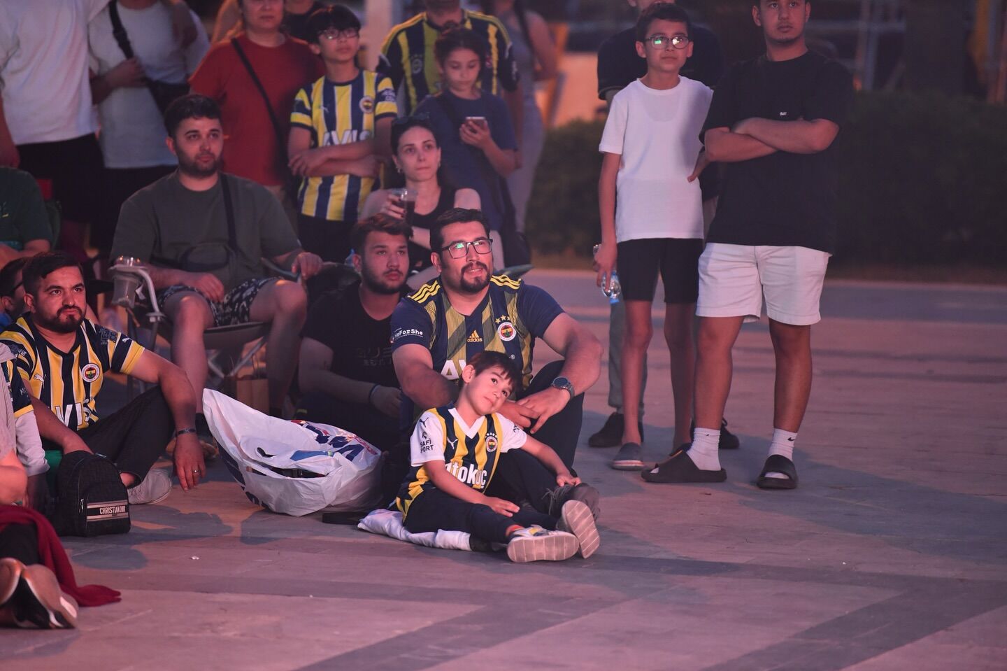 Fethiye Beşkaza Meydanı'nda Fenerbahçe Coşkusu