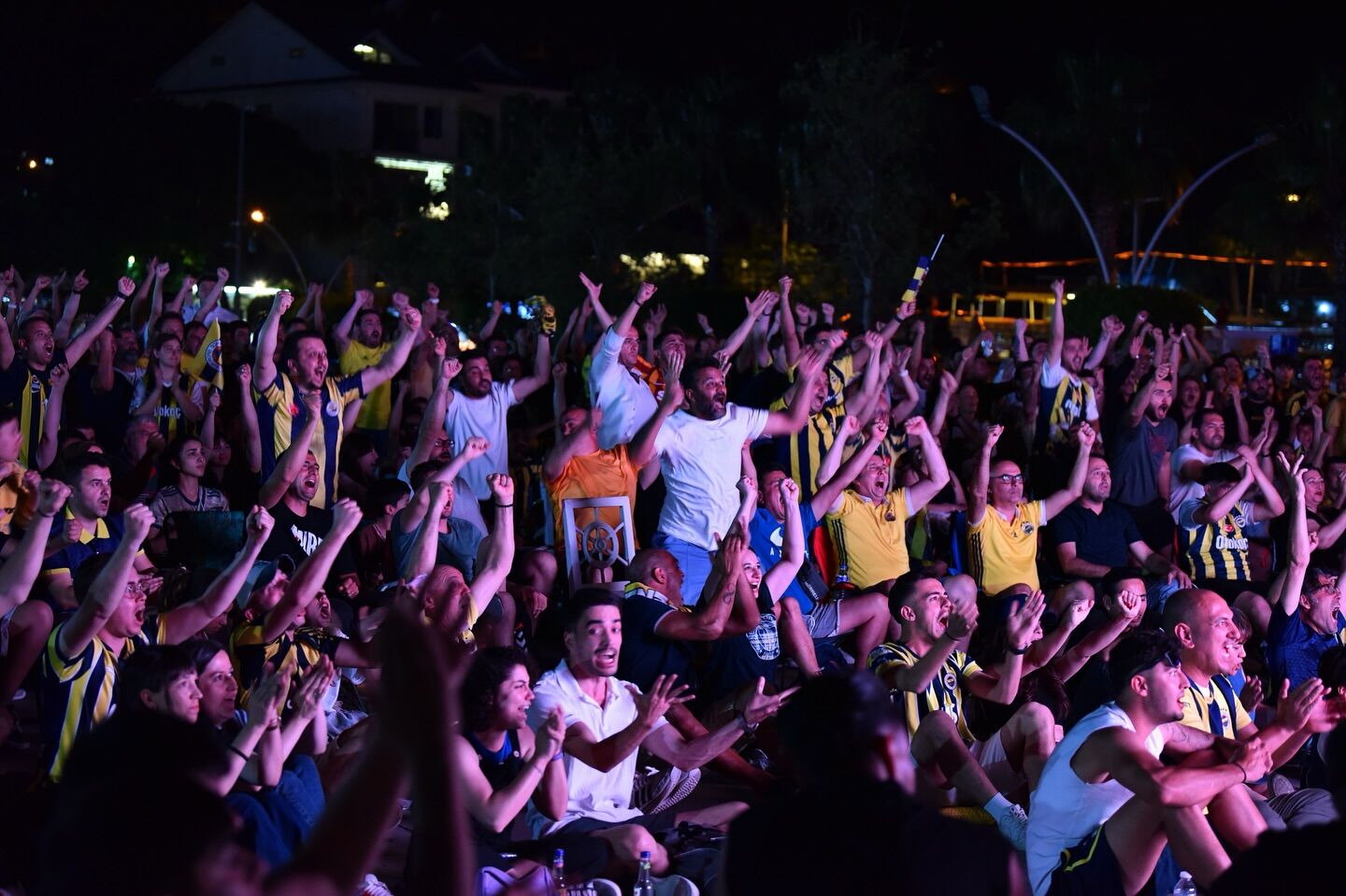 Fethiye Beşkaza Meydanı'nda Fenerbahçe Coşkusu