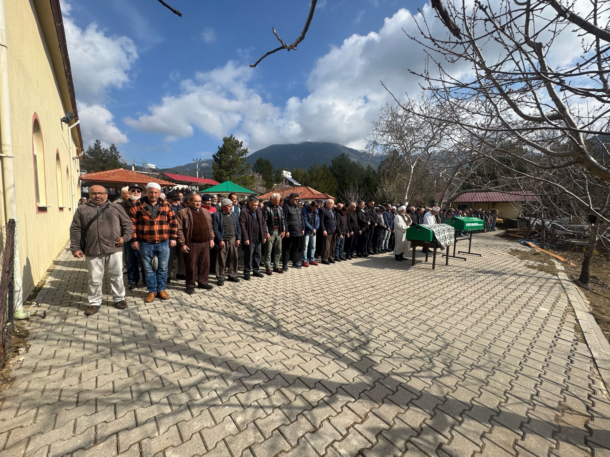Fethiye’de Evde Çıkan Yangında Ölen Karı Koca Yan Yana Defnedildi