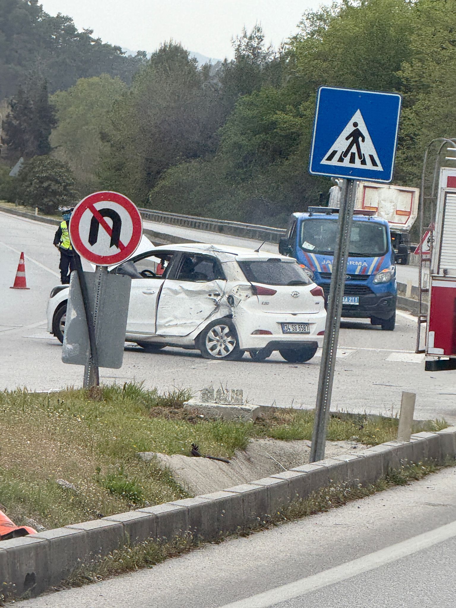 Fethiye’de Kamyon İle Otomobil Çarpıştı; 2 Yaralı