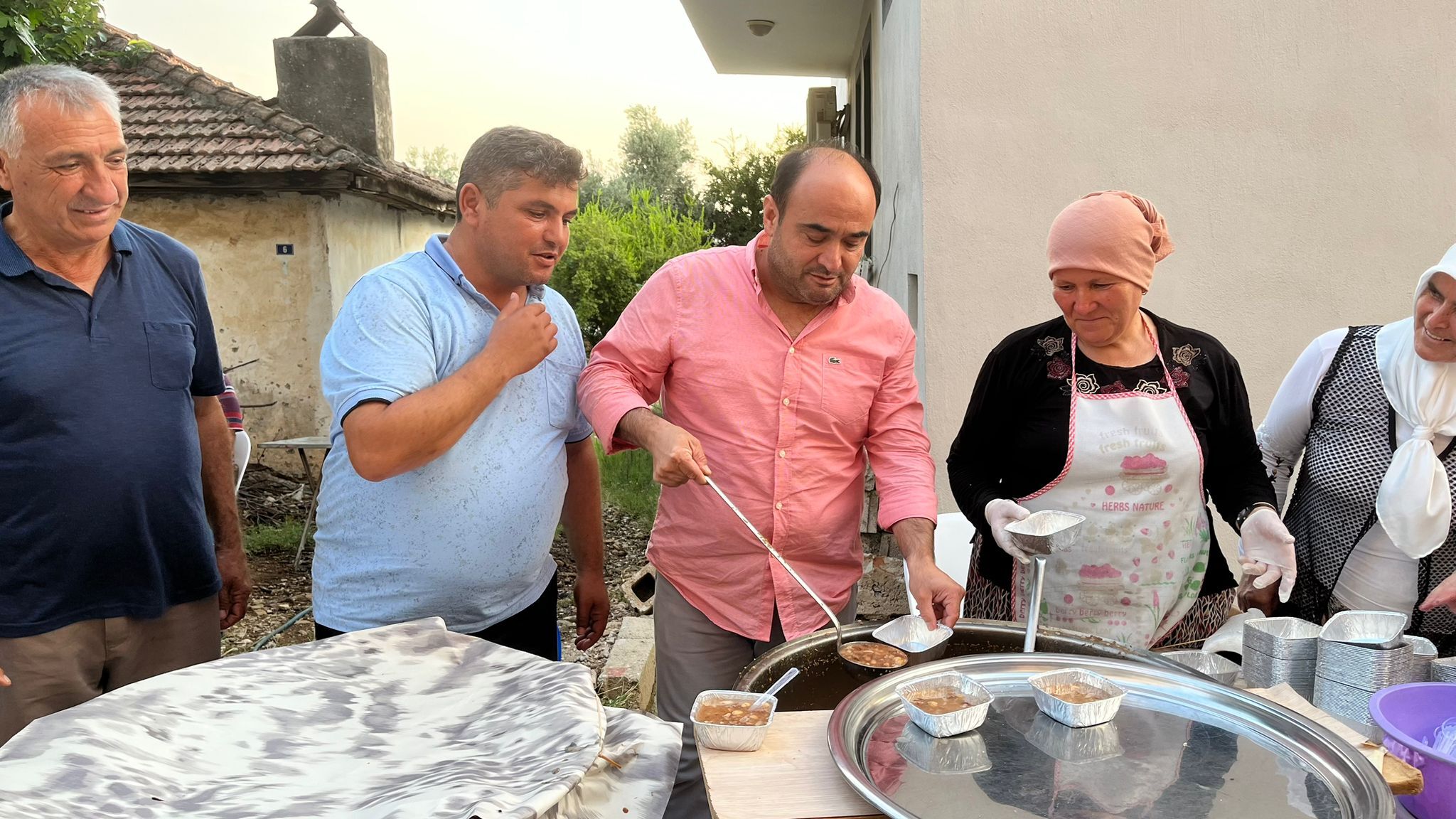Karaçulha Gönüllüleri Derneği’nden Geleneksel Aşure İkramı